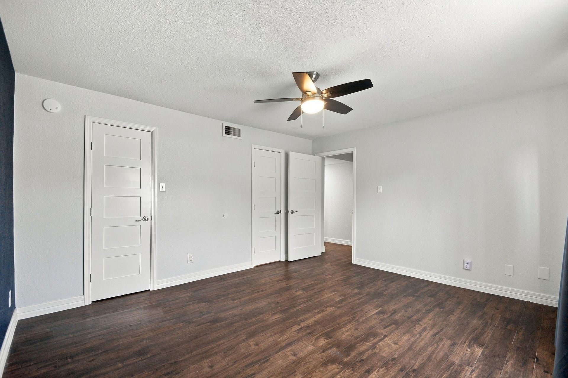 14777 Wunderlich Drive, #413, Houston, TX 77069 Large enough for a king sized bedroom suite!