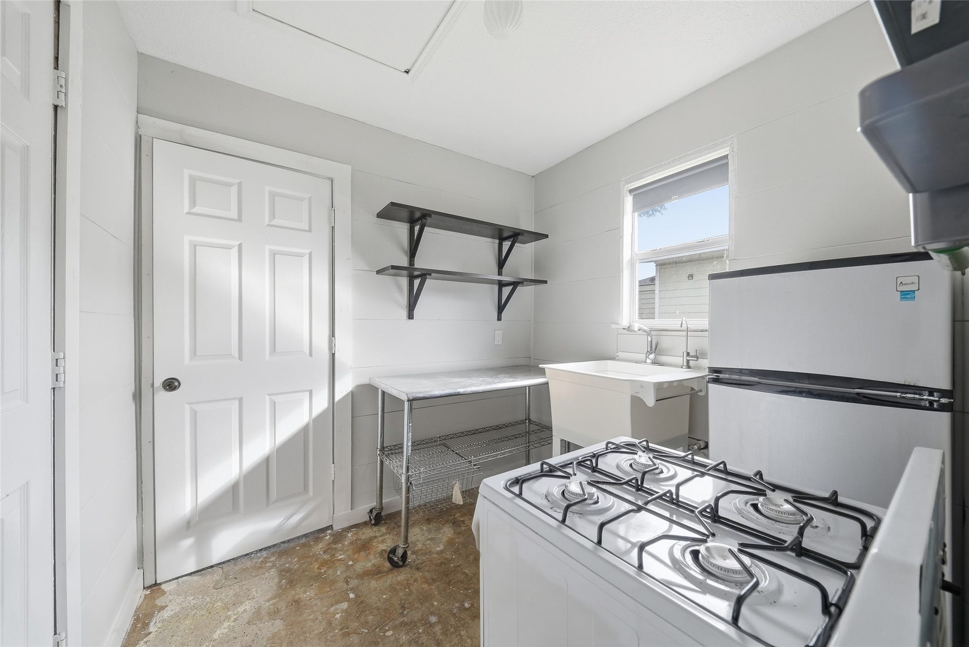 Back house kitchenette