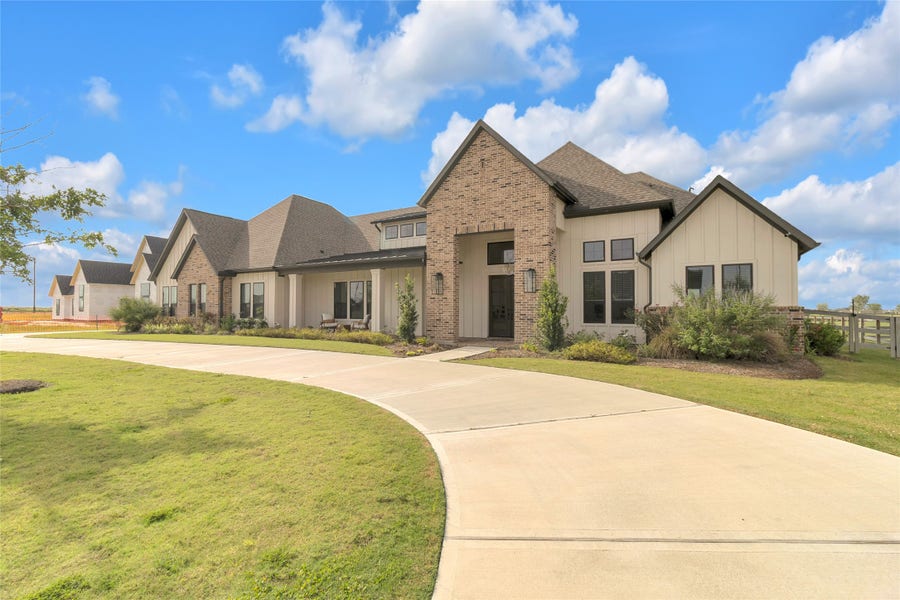 Property photo for 1024 Lake Breeze Drive, Waller, TX