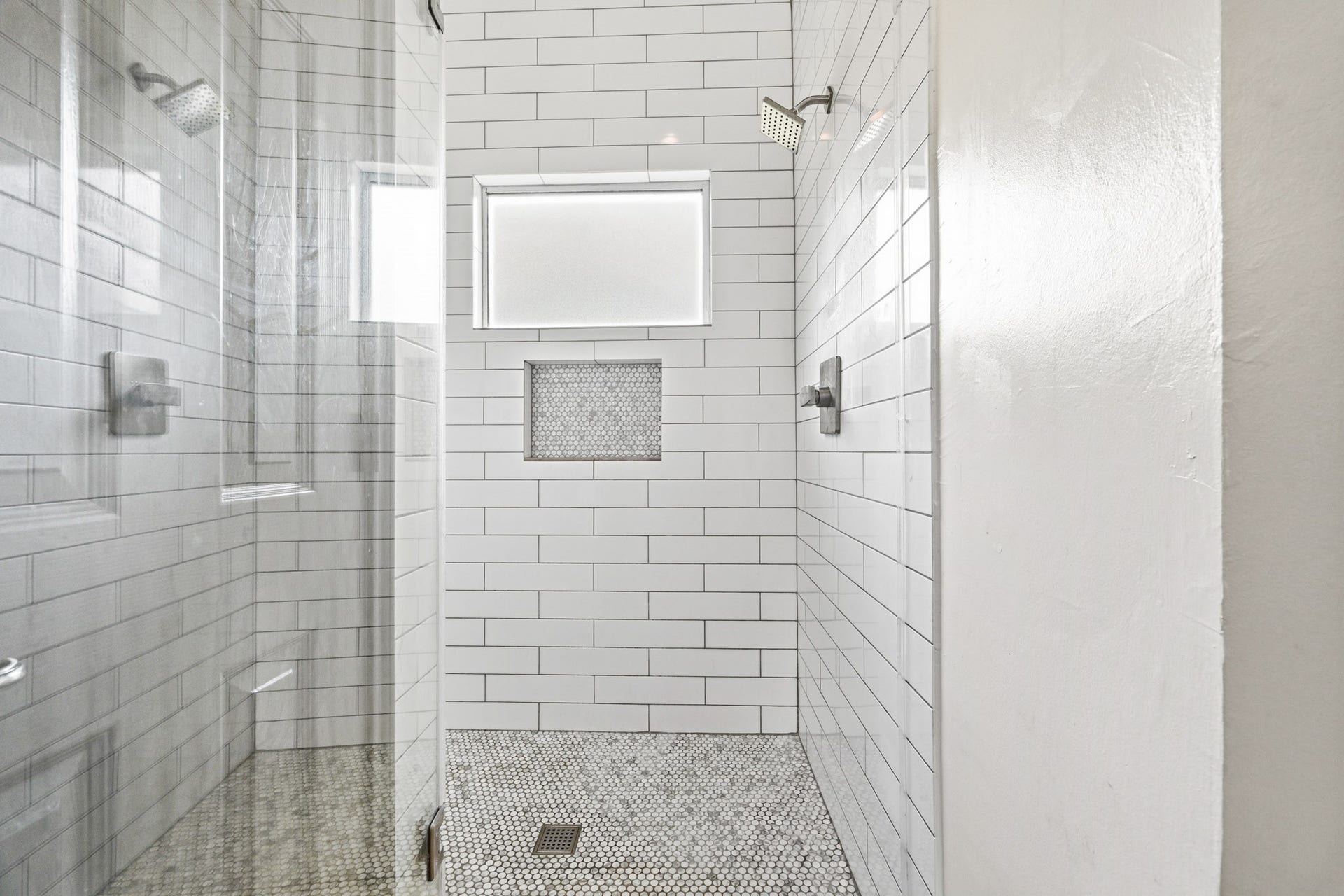 3807 Oakland Circle, Missouri City, TX 77459 Check out that walk-in shower
