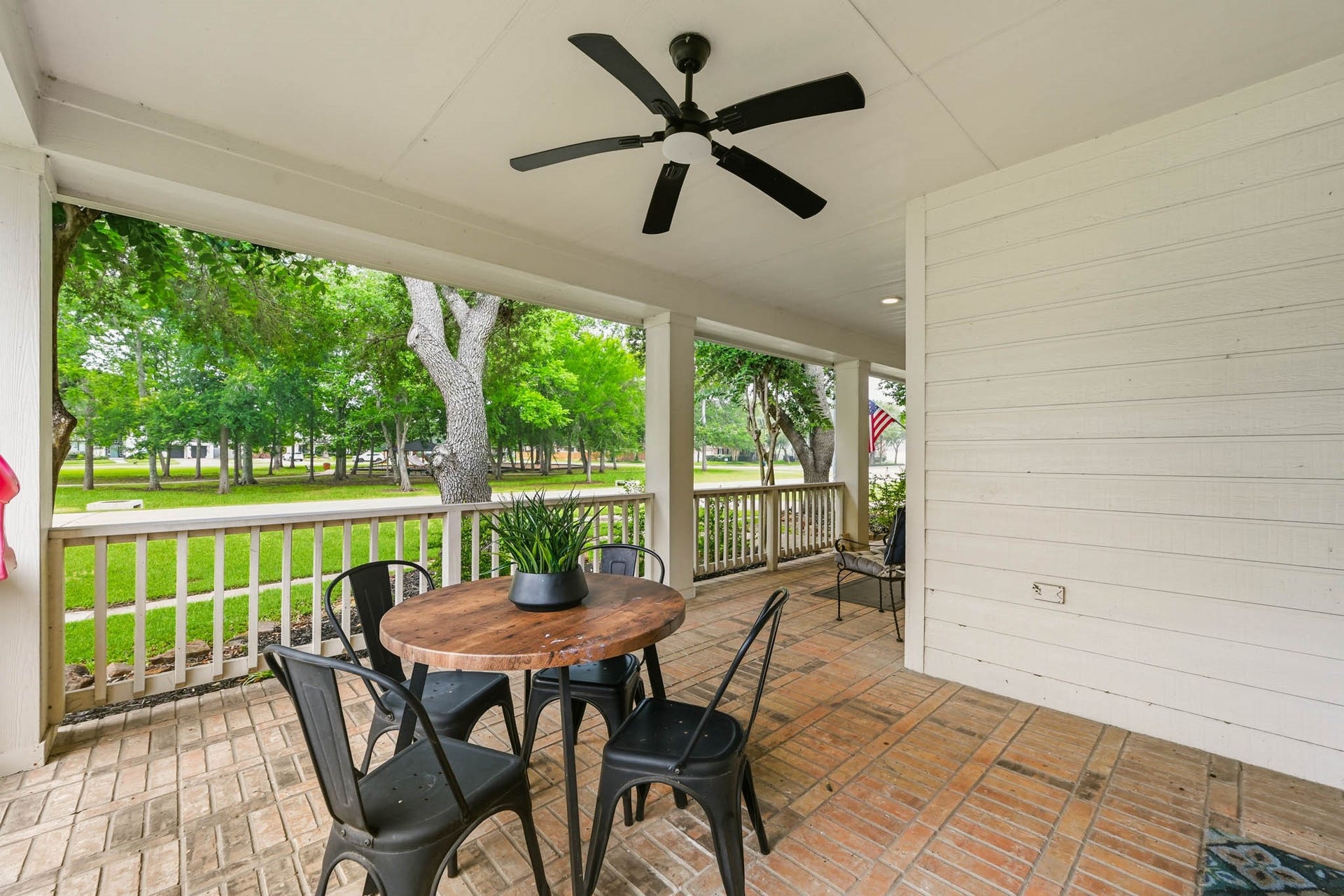 3807 Oakland Circle, Missouri City, TX 77459 Imagine your mornings on this porch with a cup of coffee or family breakfast.