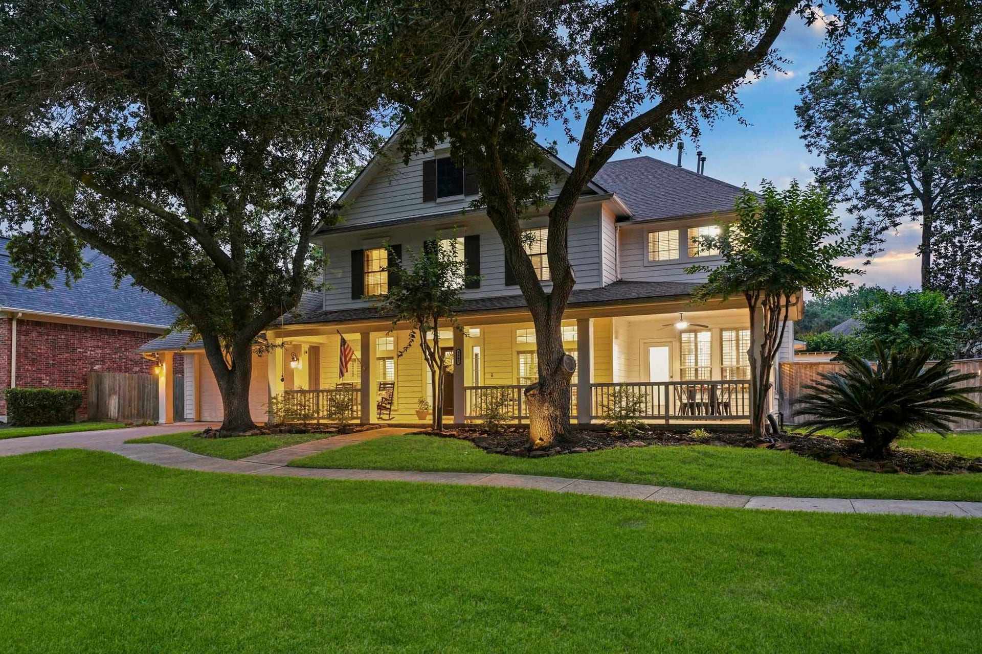 3807 Oakland Circle, Missouri City, TX 77459 Gorgeous Exterior & oversized lot