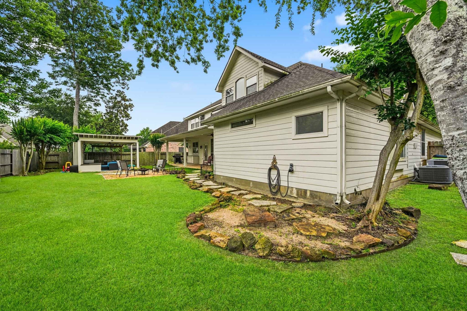 3807 Oakland Circle, Missouri City, TX 77459 Spacious backyard