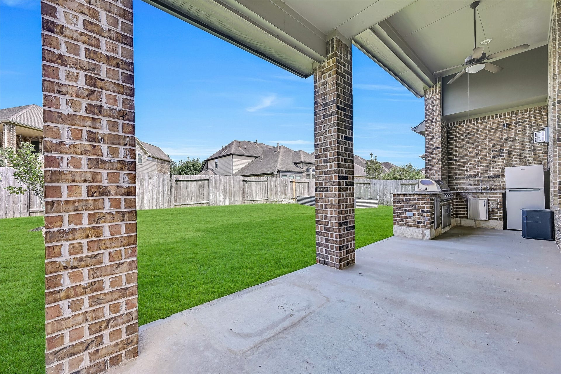 1645 Longwood Glen Lane, Friendswood, TX 77546 Extend your living space outdoors beneath the expansive covered patio, complete with a ceiling fan and plenty of room for relaxing or dining al fresco. Whether enjoying a quiet morning coffee or gathering with friends, this inviting outdoor space is designed for year-round enjoyment.