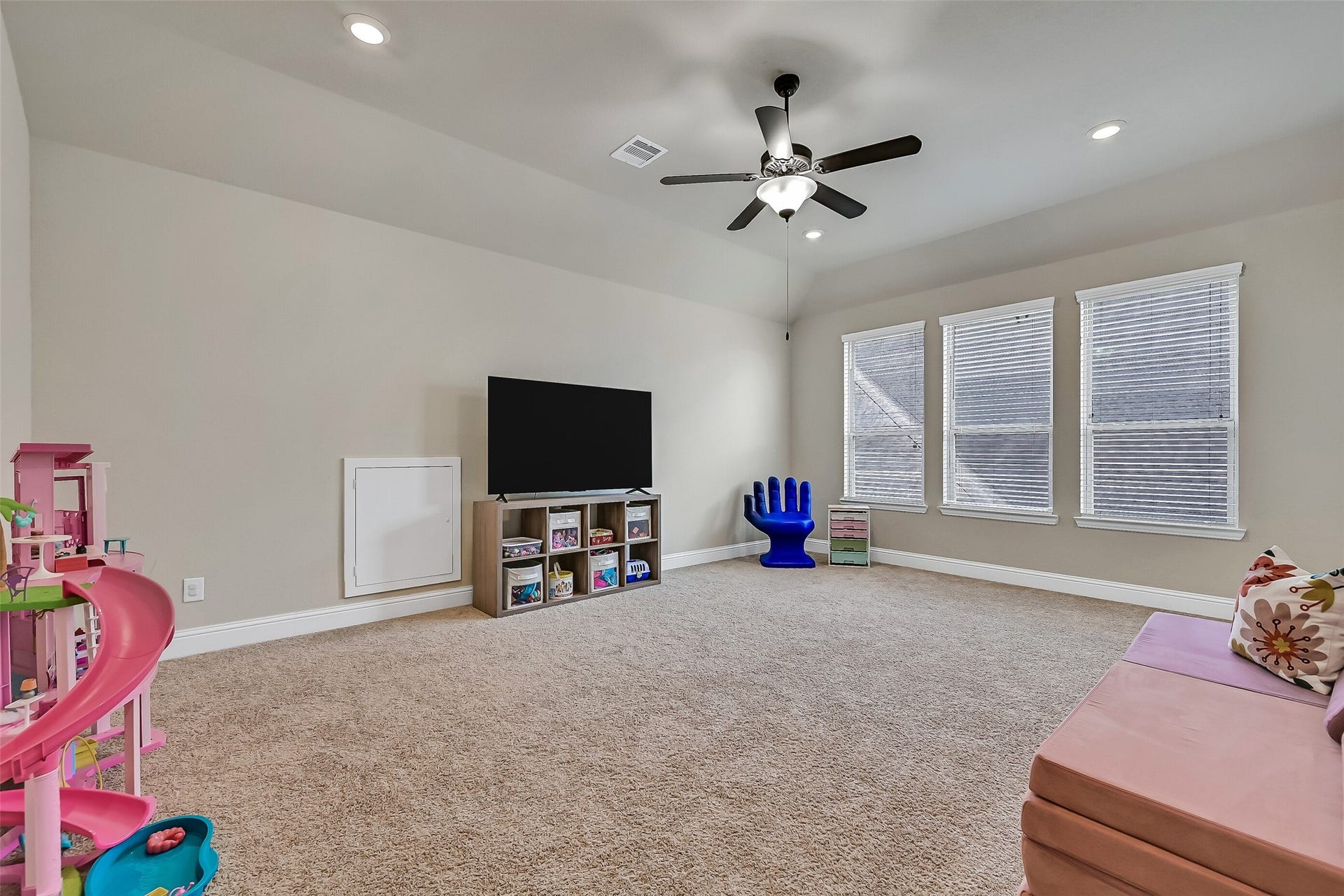 1645 Longwood Glen Lane, Friendswood, TX 77546 Three large windows fill the game room with natural light while the generous layout offers endless flexibility for every stage of life. Whether it's a children's playroom today or a media room tomorrow, this versatile space easily adapts to your family's changing needs.