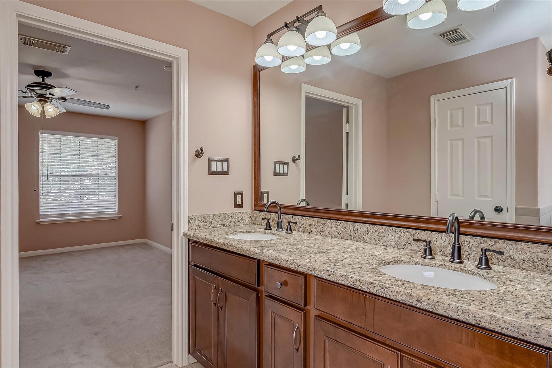 2710 Grants Lake Boulevard, #K3, Sugar Land, TX 77479 Primary Bathroom