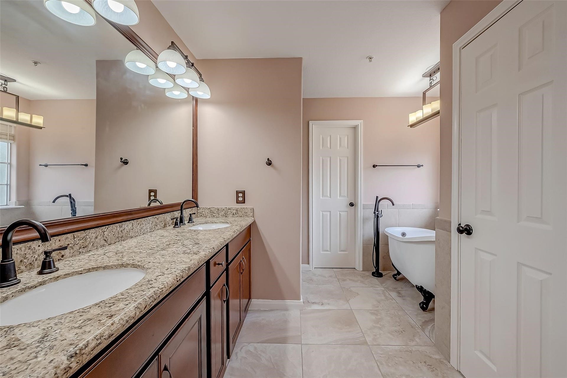 2710 Grants Lake Boulevard, #K3, Sugar Land, TX 77479 Primary Bathroom
