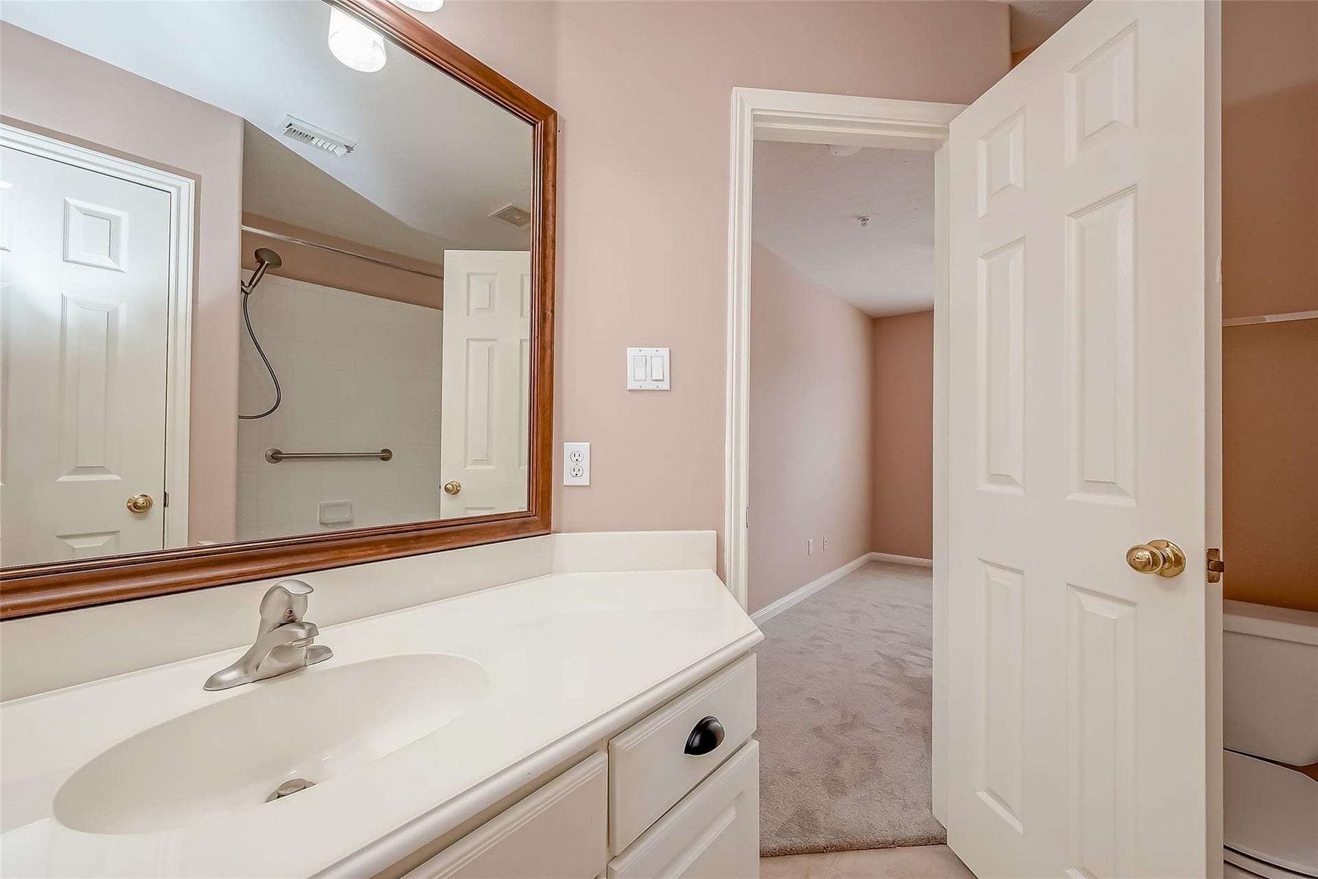 2710 Grants Lake Boulevard, #K3, Sugar Land, TX 77479 Secondary Bathroom