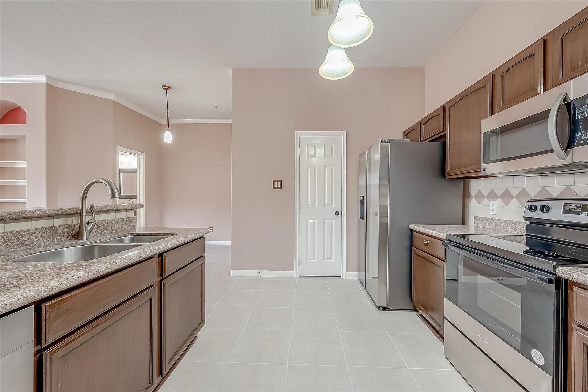2710 Grants Lake Boulevard, #K3, Sugar Land, TX 77479 Kitchen & Breakfast Area