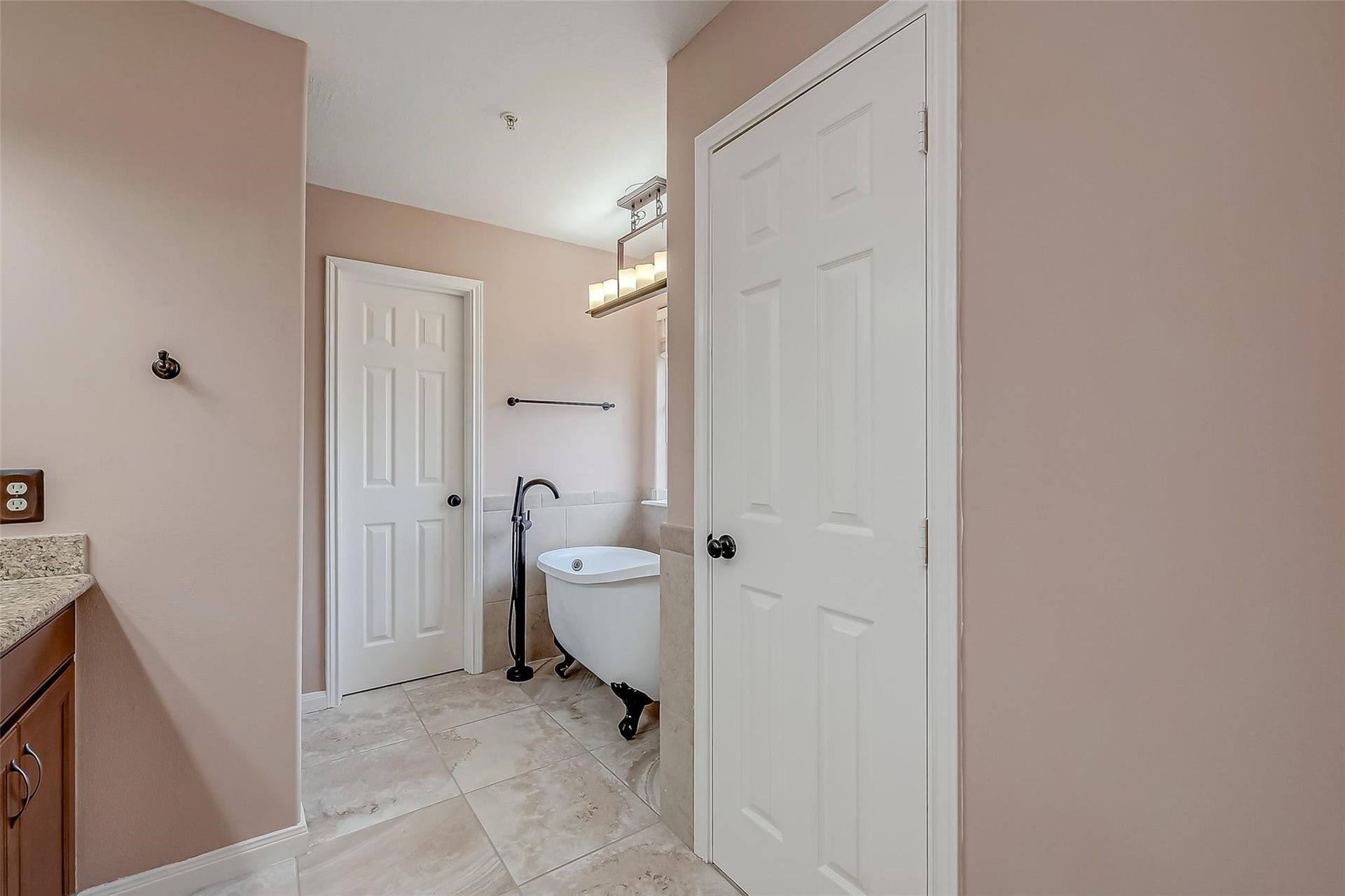2710 Grants Lake Boulevard, #K3, Sugar Land, TX 77479 Primary Bathroom