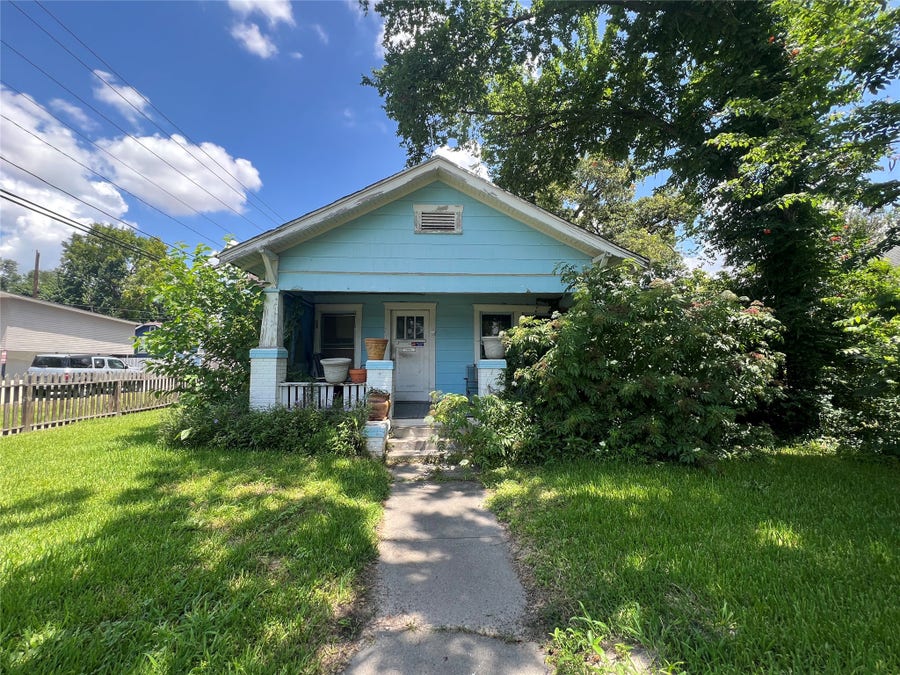 Property photo for 701 E 11th 1/2 Street, Houston, TX