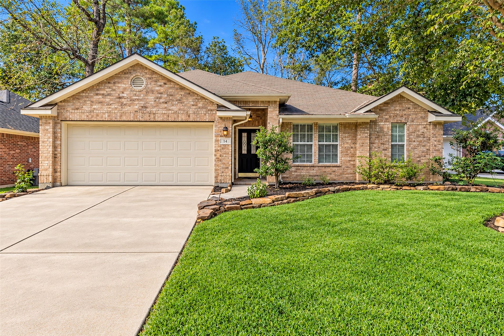 14 Almond Branch Place, The Woodlands, TX 77382 Beautifully maintained one-story home. Grass enhanced