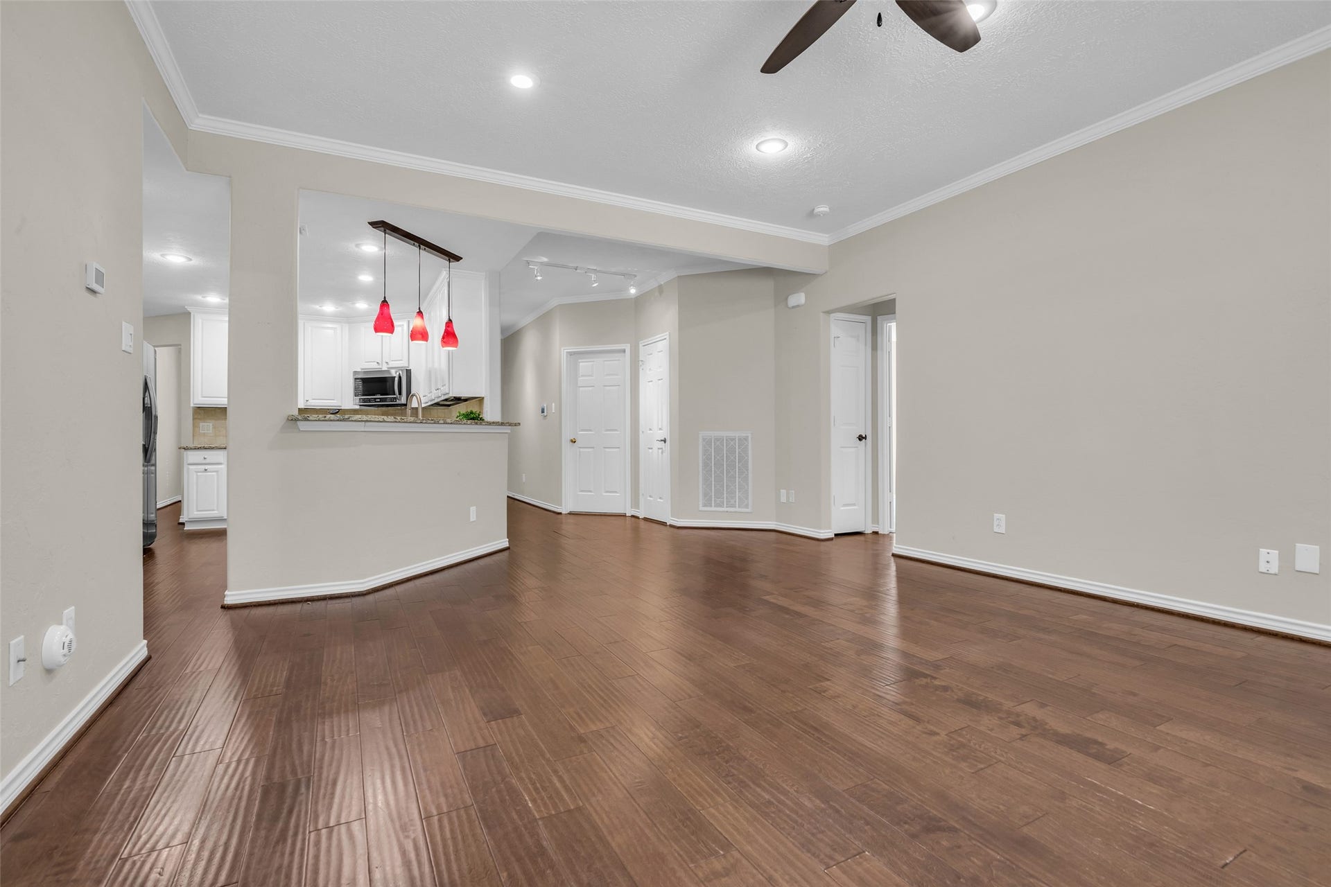 14 Almond Branch Place, The Woodlands, TX 77382 White door straight ahead leads to the two car garage.