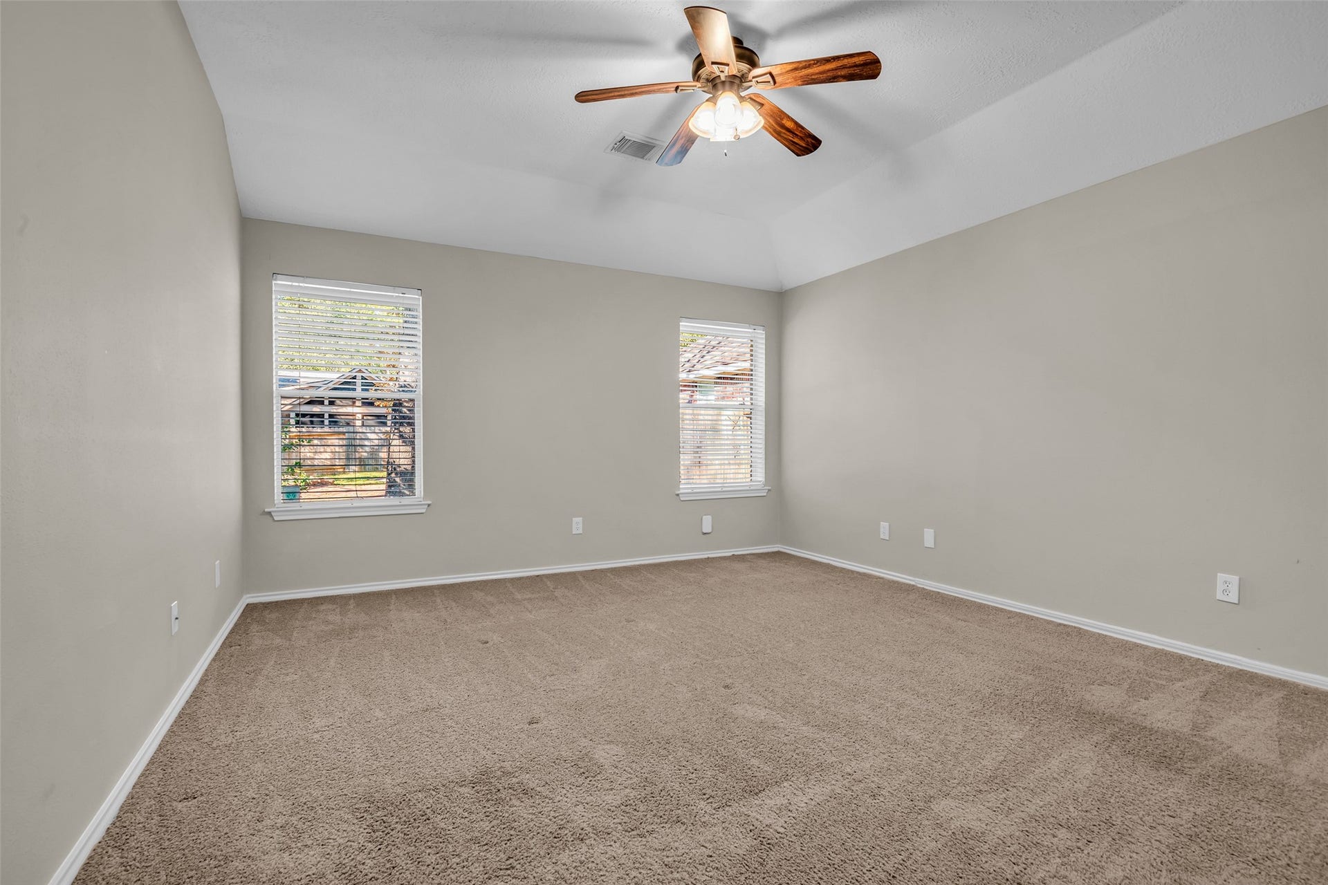 14 Almond Branch Place, The Woodlands, TX 77382 Primary Suite