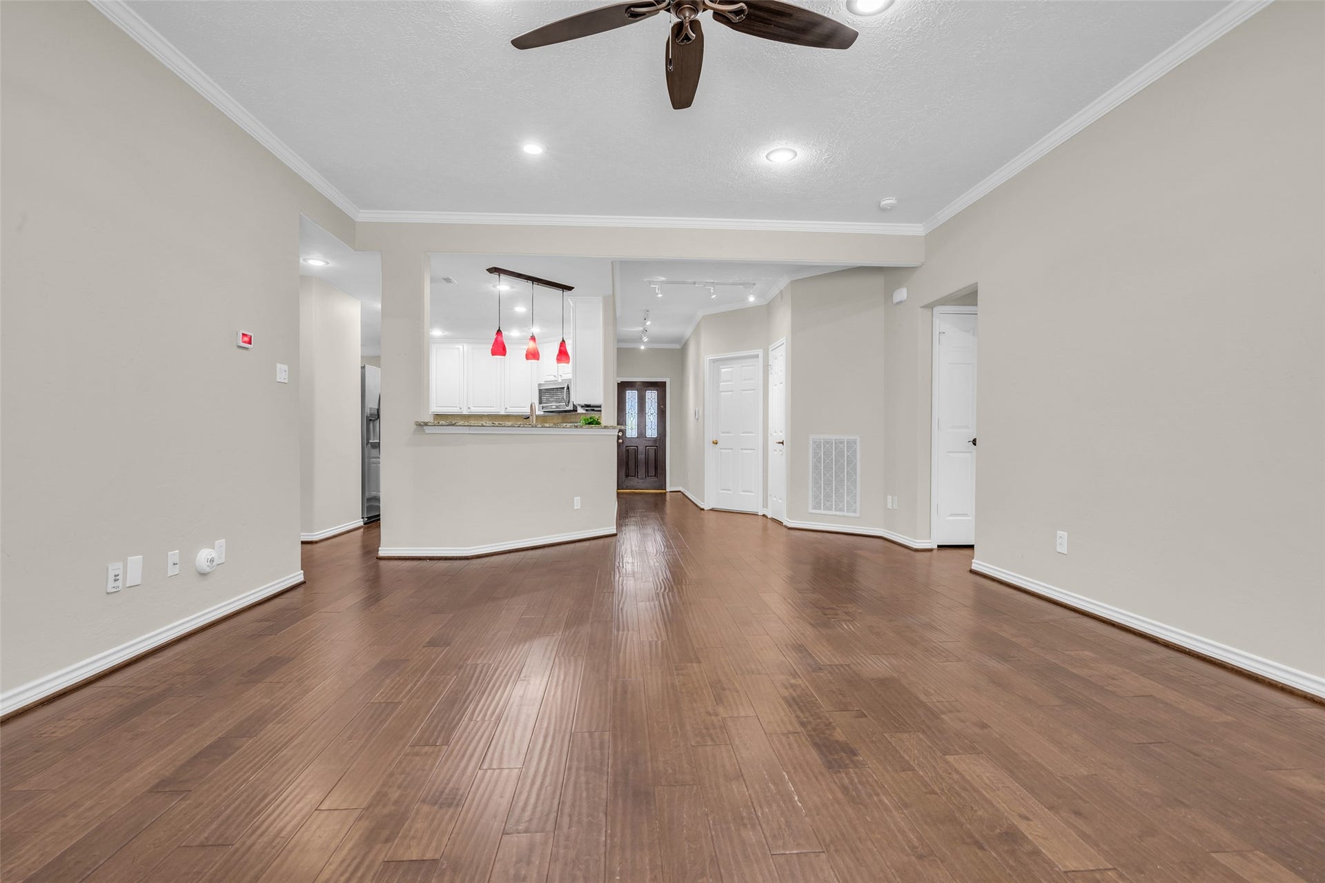 14 Almond Branch Place, The Woodlands, TX 77382 Split floor plan where the primary suite is located on the kitchen side of the living area. The other two bedrooms are located on the other side of the living area.