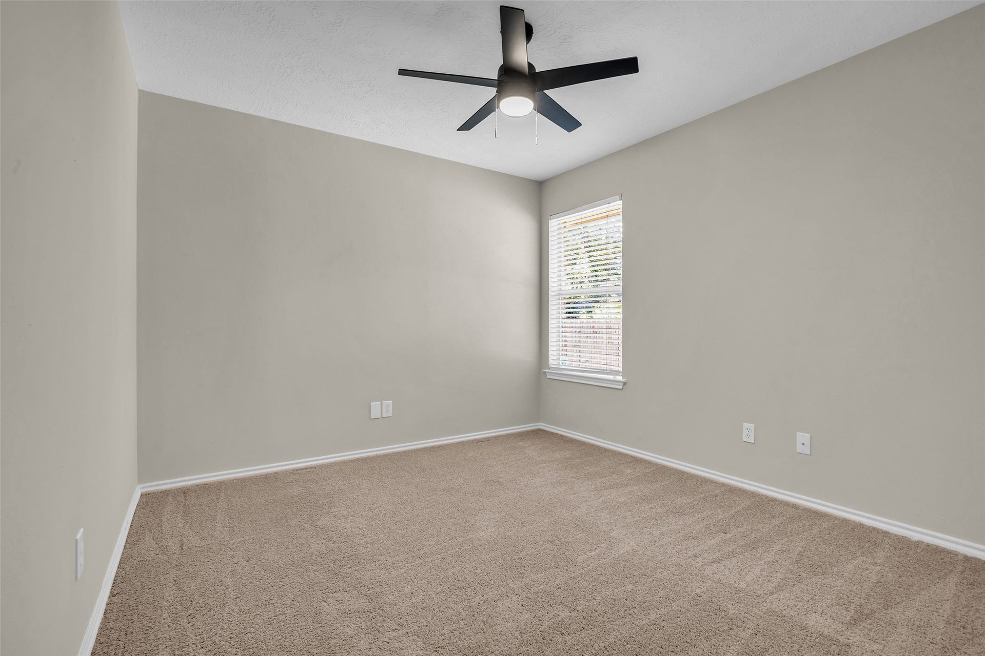 14 Almond Branch Place, The Woodlands, TX 77382 Guest Bedroom 2