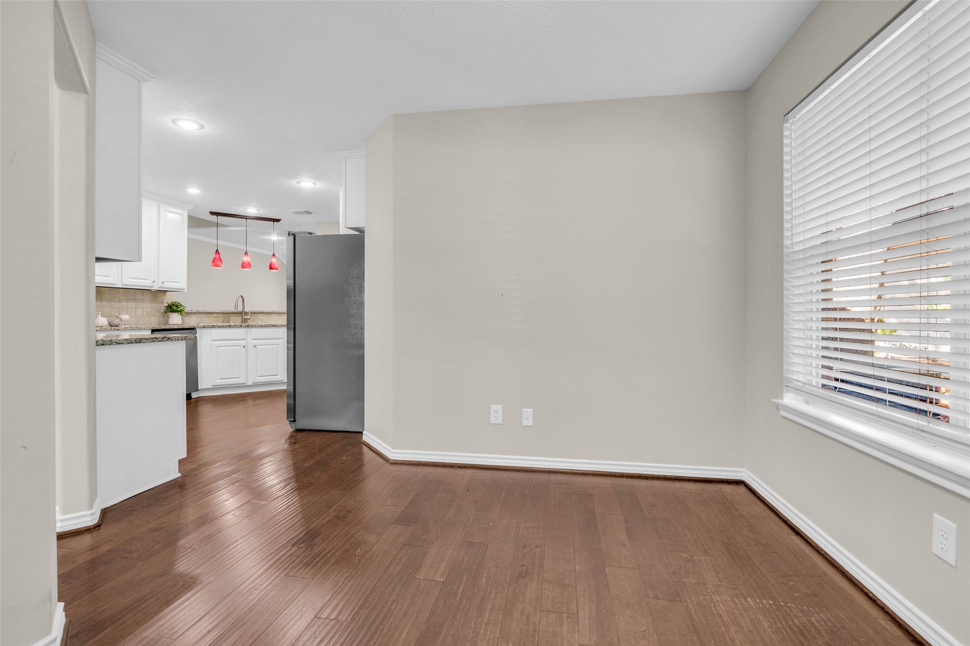 14 Almond Branch Place, The Woodlands, TX 77382 Breakfast Nook looking towards the kitchen