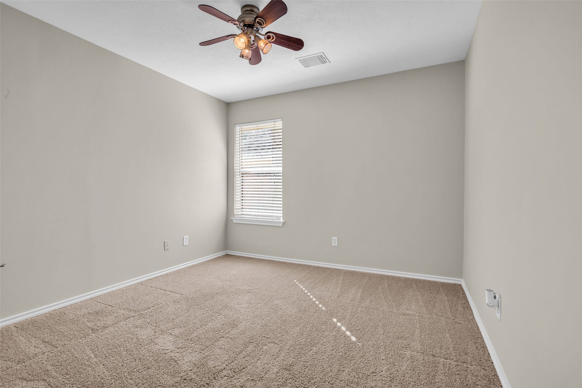 14 Almond Branch Place, The Woodlands, TX 77382 Guest bedroom 1