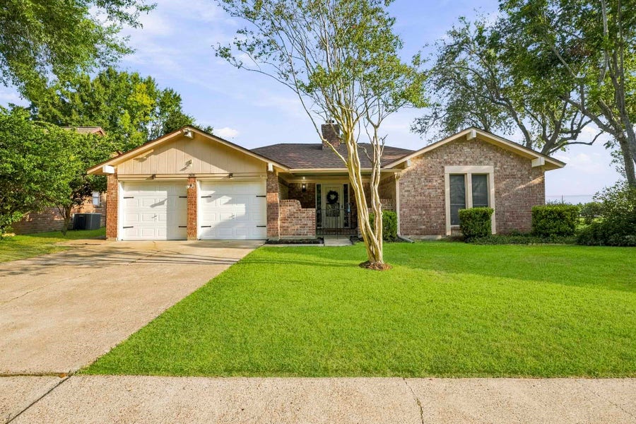 Property photo for 1509 N Park Side Drive, Deer Park, TX