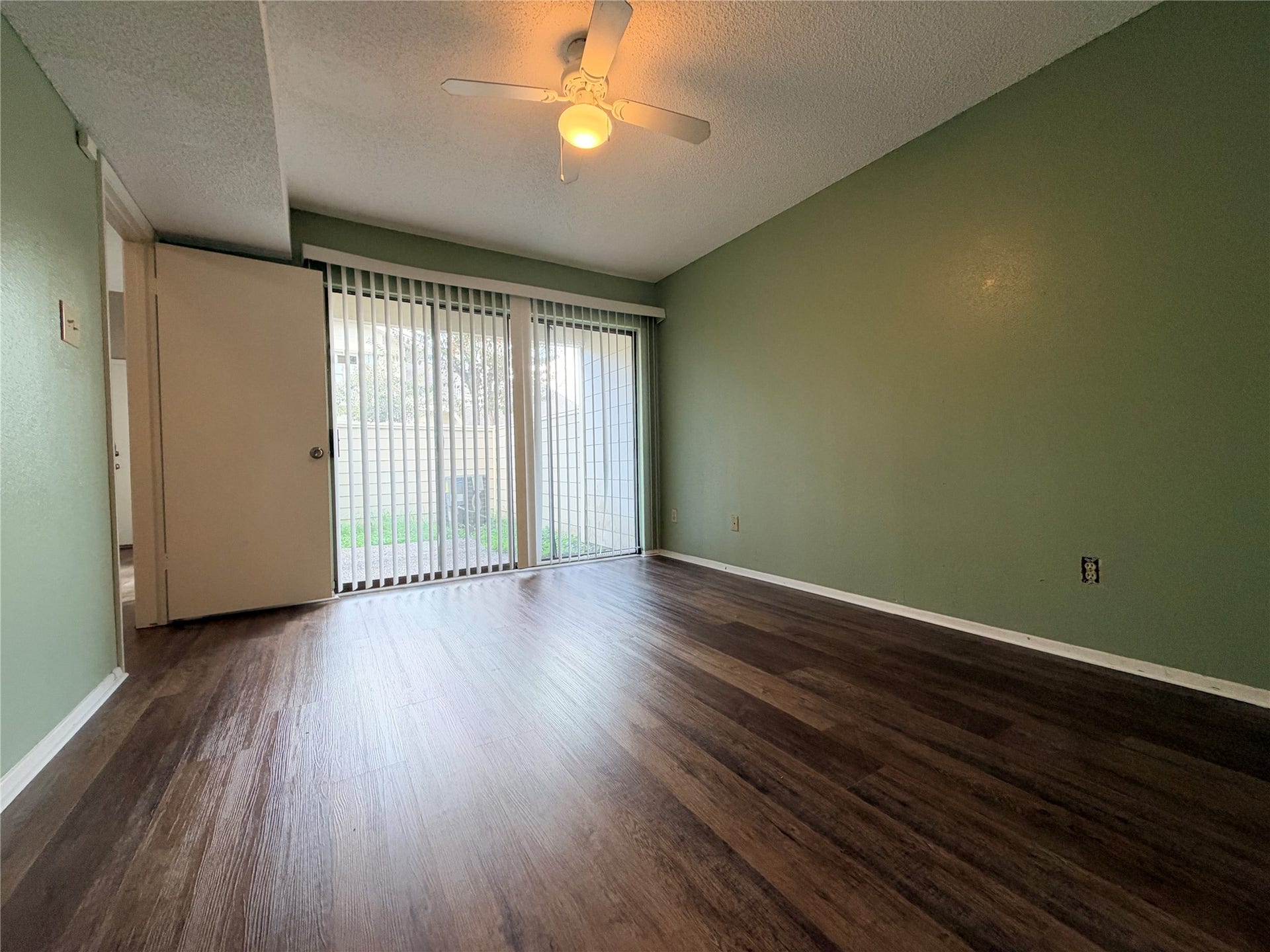 6211 Ludington Drive, #21-909, Houston, TX 77035 6211 Ludington Drive, #21-909, Houston, TX 77035