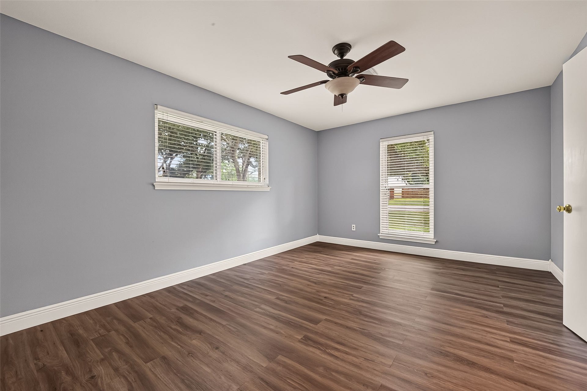 114 E Wildwinn Drive, Alvin, TX 77511 Make this a 4th bedroom, office/study or whatever you'd like!