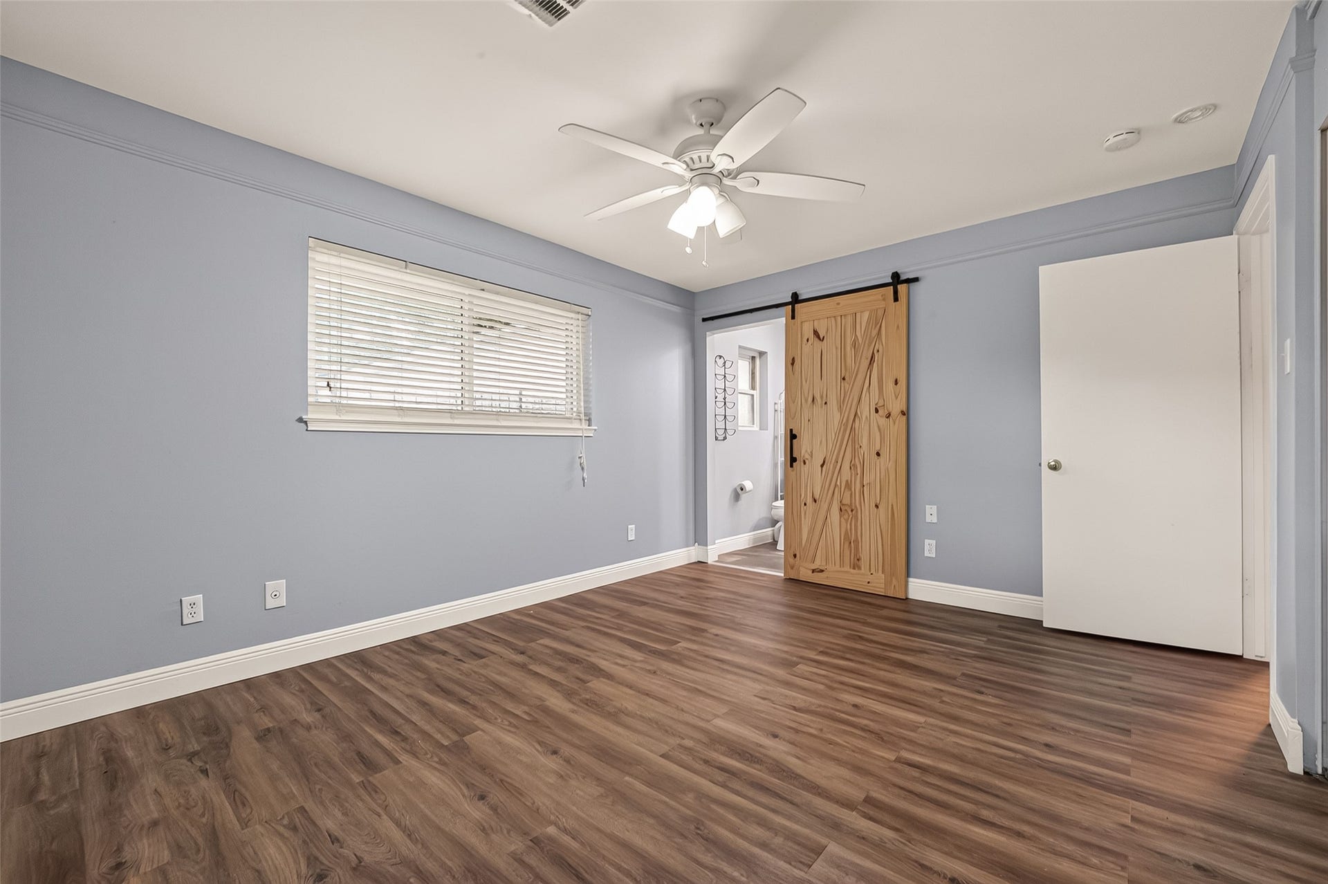 114 E Wildwinn Drive, Alvin, TX 77511 Primary bedroom