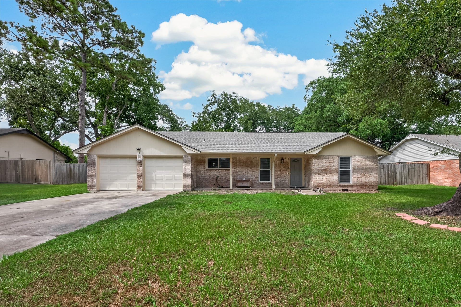 114 E Wildwinn Drive, Alvin, TX 77511 Plenty of front yard but wait til you see the back!