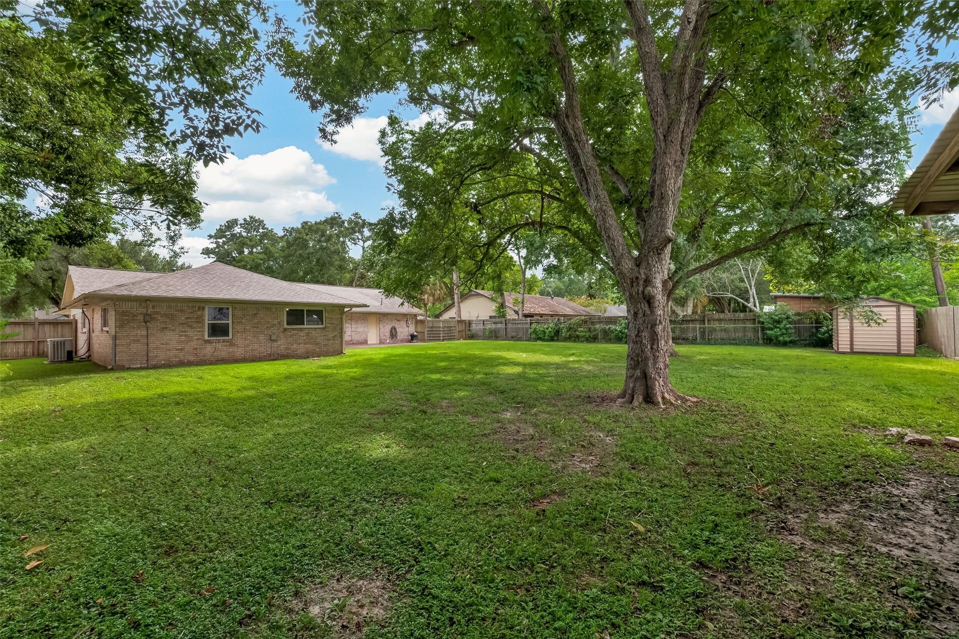 114 E Wildwinn Drive, Alvin, TX 77511 114 E Wildwinn Drive, Alvin, TX 77511
