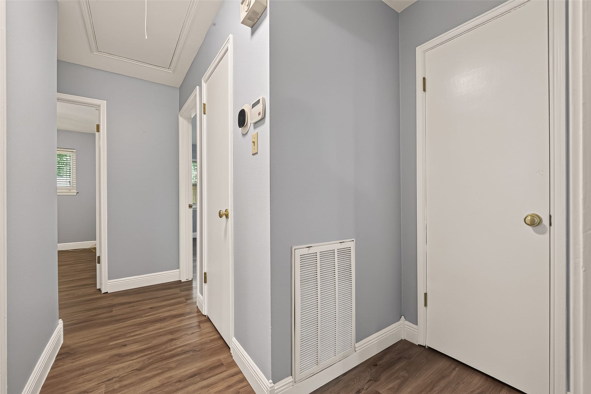 114 E Wildwinn Drive, Alvin, TX 77511 Hallway leading to bedrooms