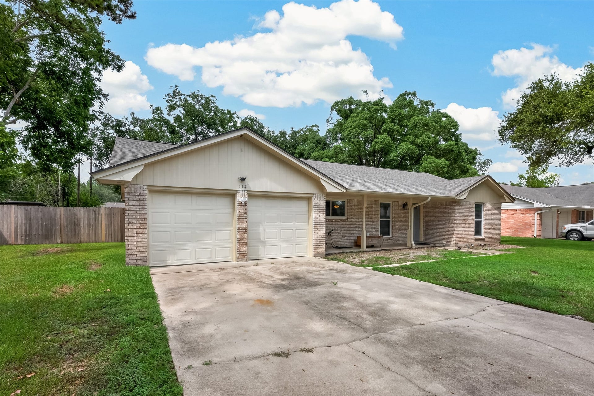 114 E Wildwinn Drive, Alvin, TX 77511 Plenty of front yard but wait til you see the back!