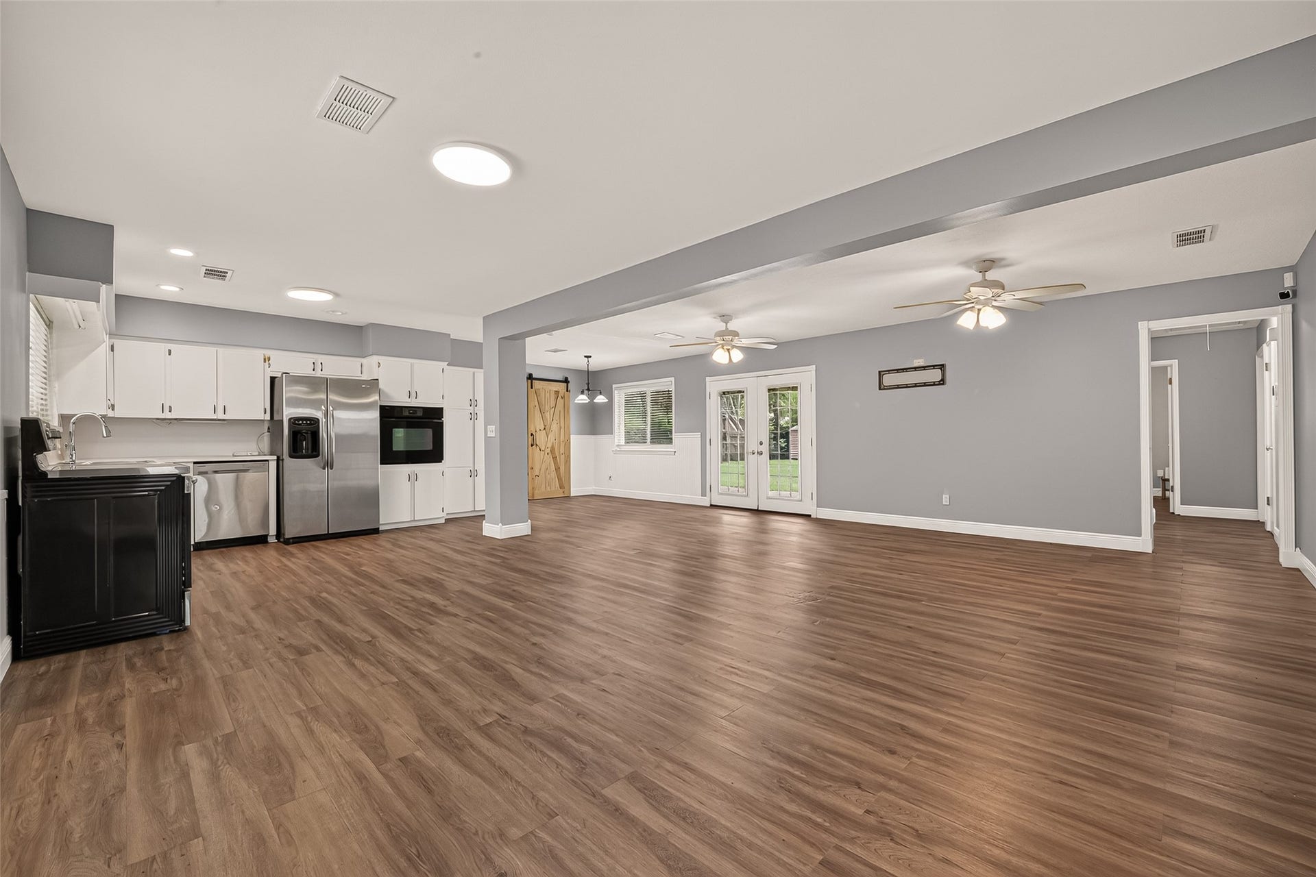 114 E Wildwinn Drive, Alvin, TX 77511 Spacious open concept