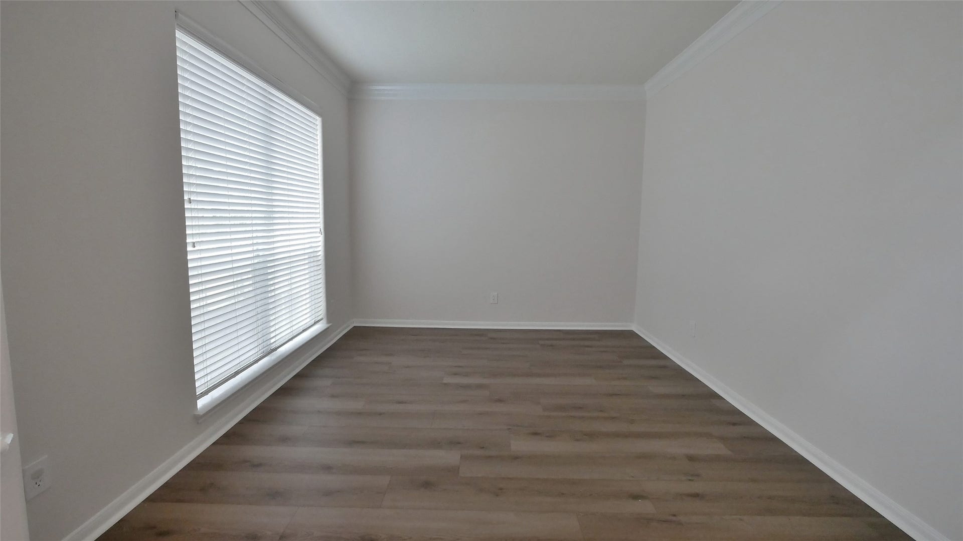 1906 Lauralwick Court, Katy, TX 77484 Formal Living - Study - Extra Room - Flex Room