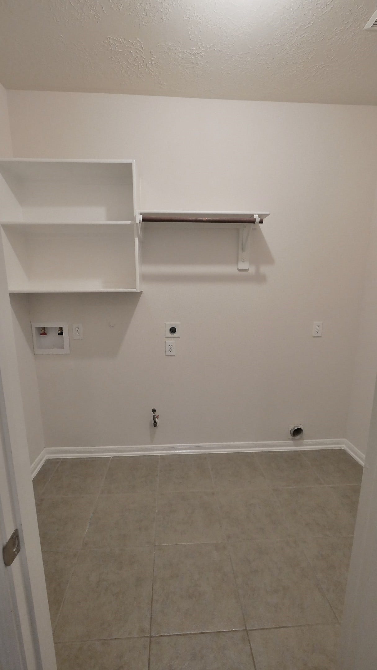 1906 Lauralwick Court, Katy, TX 77484 Utility Room 1st floor