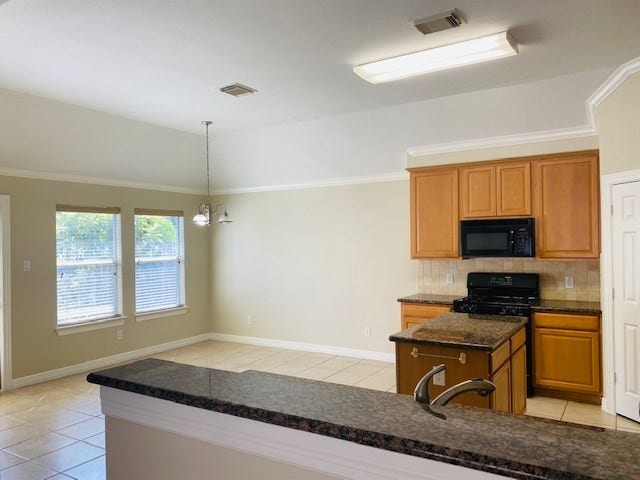 2811 Cresthollow Lane, Houston, TX 77082