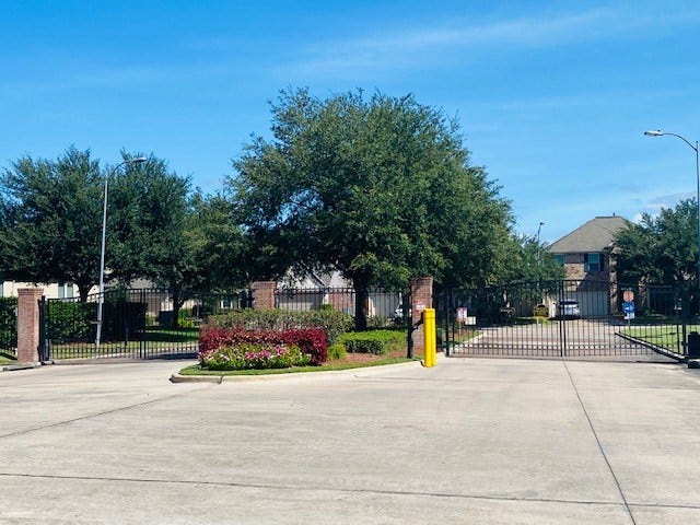 2811 Cresthollow Lane, Houston, TX 77082