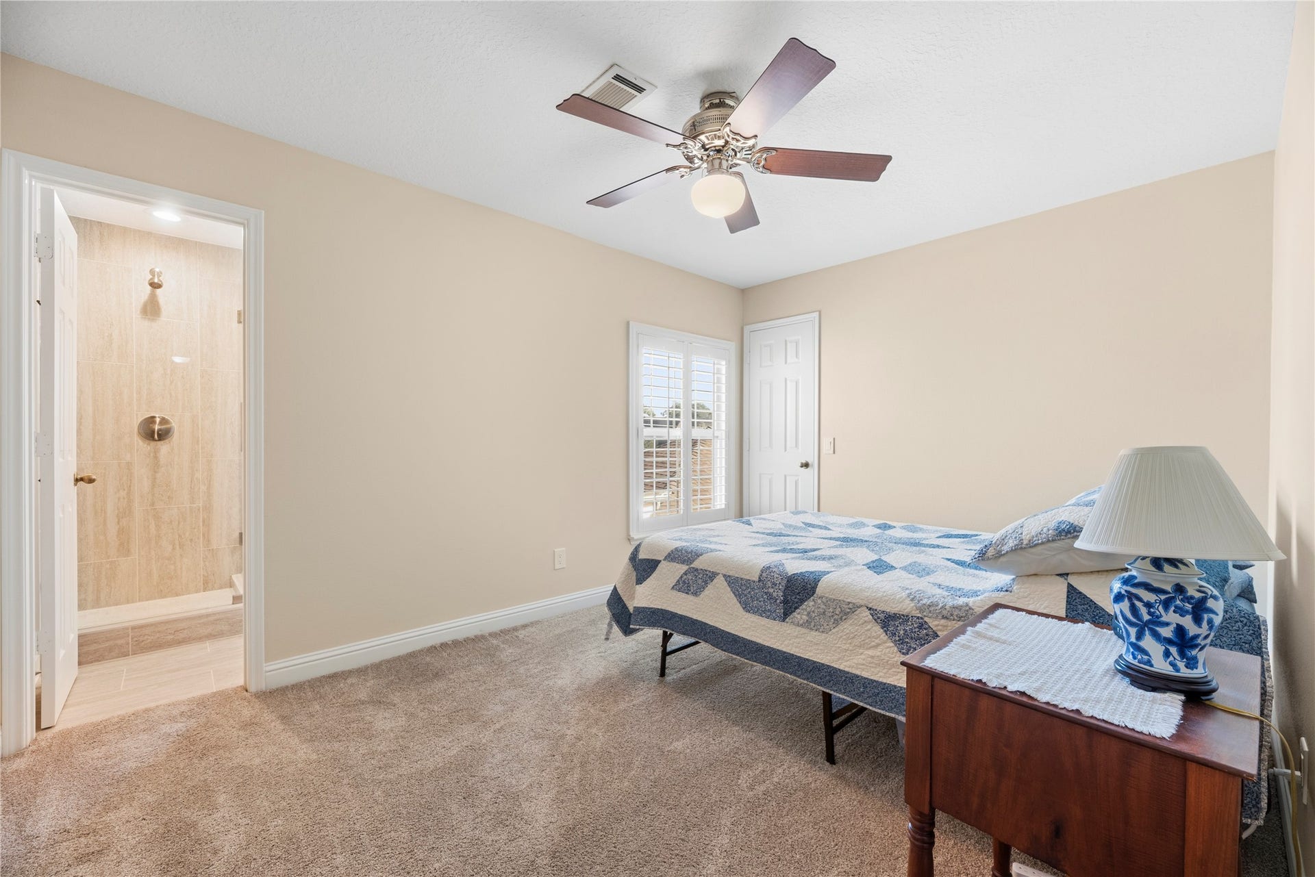 17906 Lone River Court, Houston, TX 77095 All secondary bedrooms include plush carpet, ceiling fans and large closets. This bedroom has an en-suite bathroom.