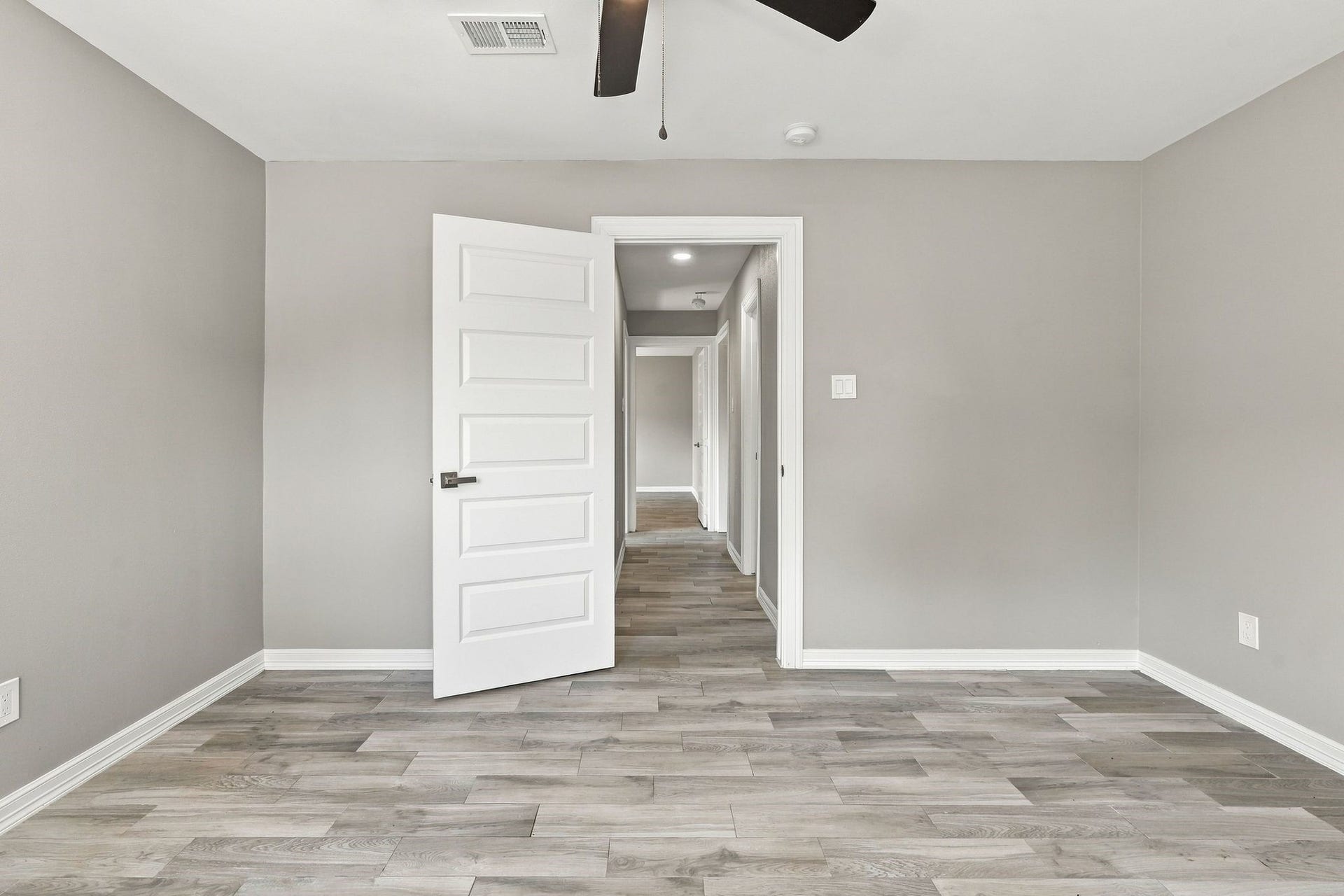 1704 S 1st Street, Conroe, TX 77301