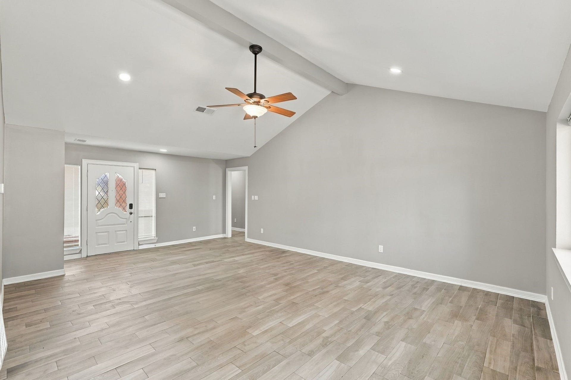 1704 S 1st Street, Conroe, TX 77301