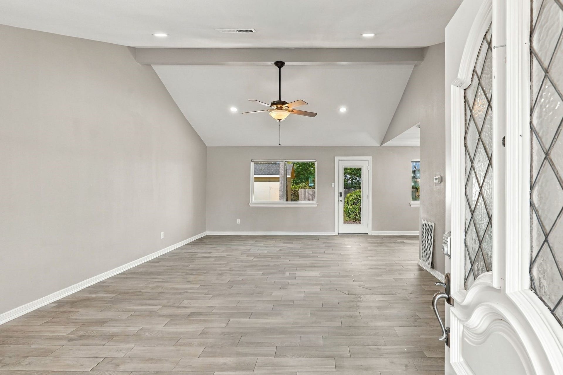 1704 S 1st Street, Conroe, TX 77301