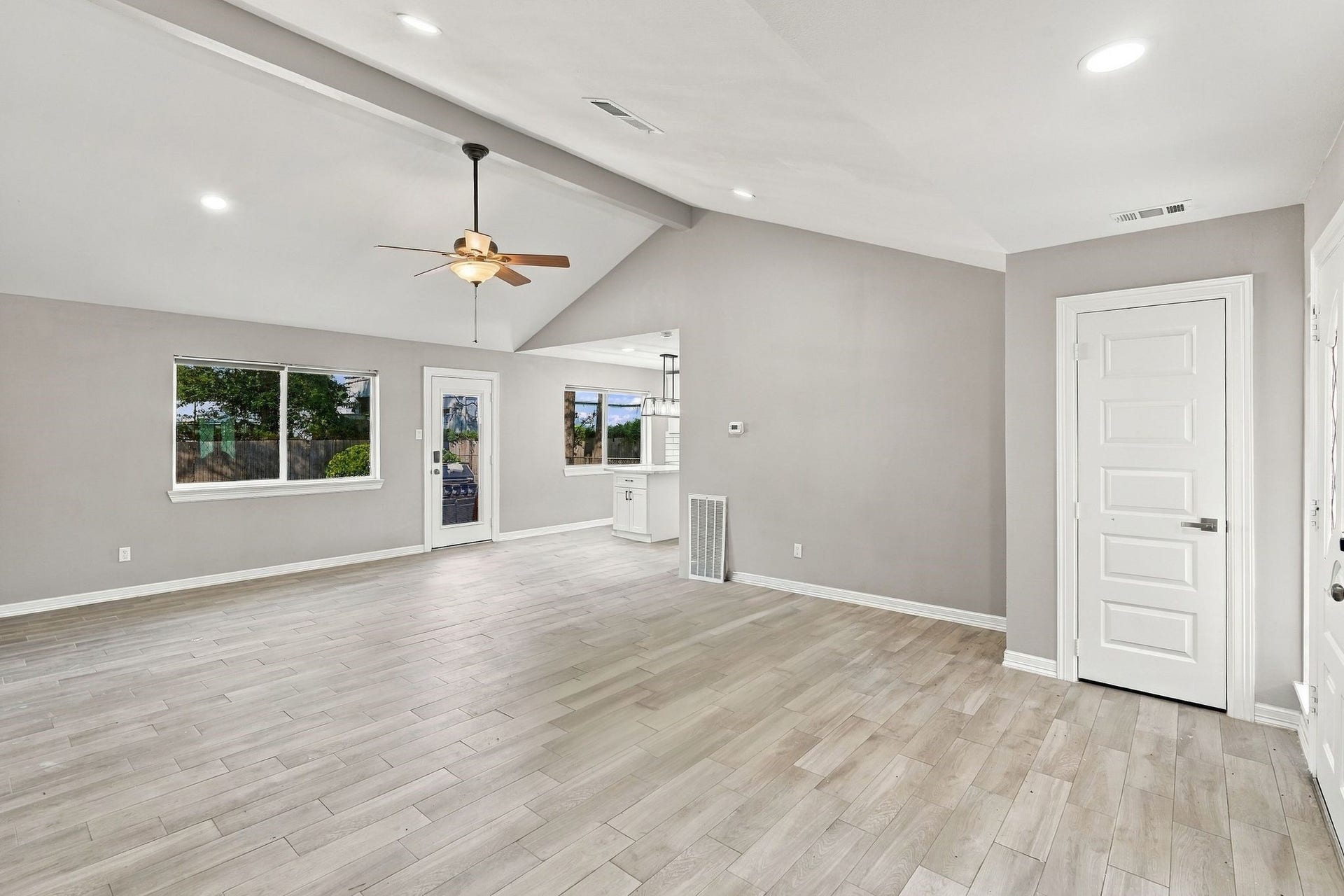 1704 S 1st Street, Conroe, TX 77301