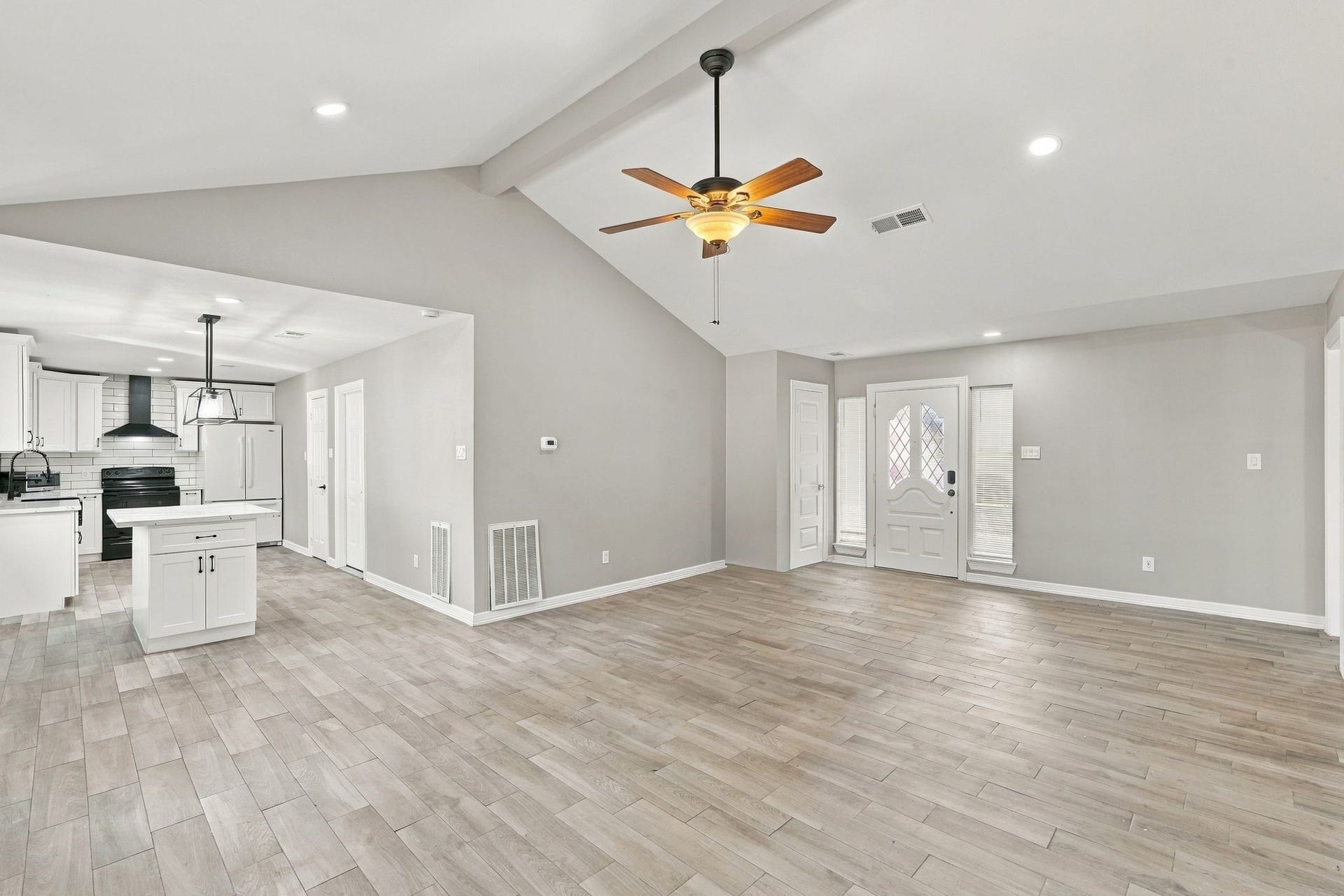 1704 S 1st Street, Conroe, TX 77301