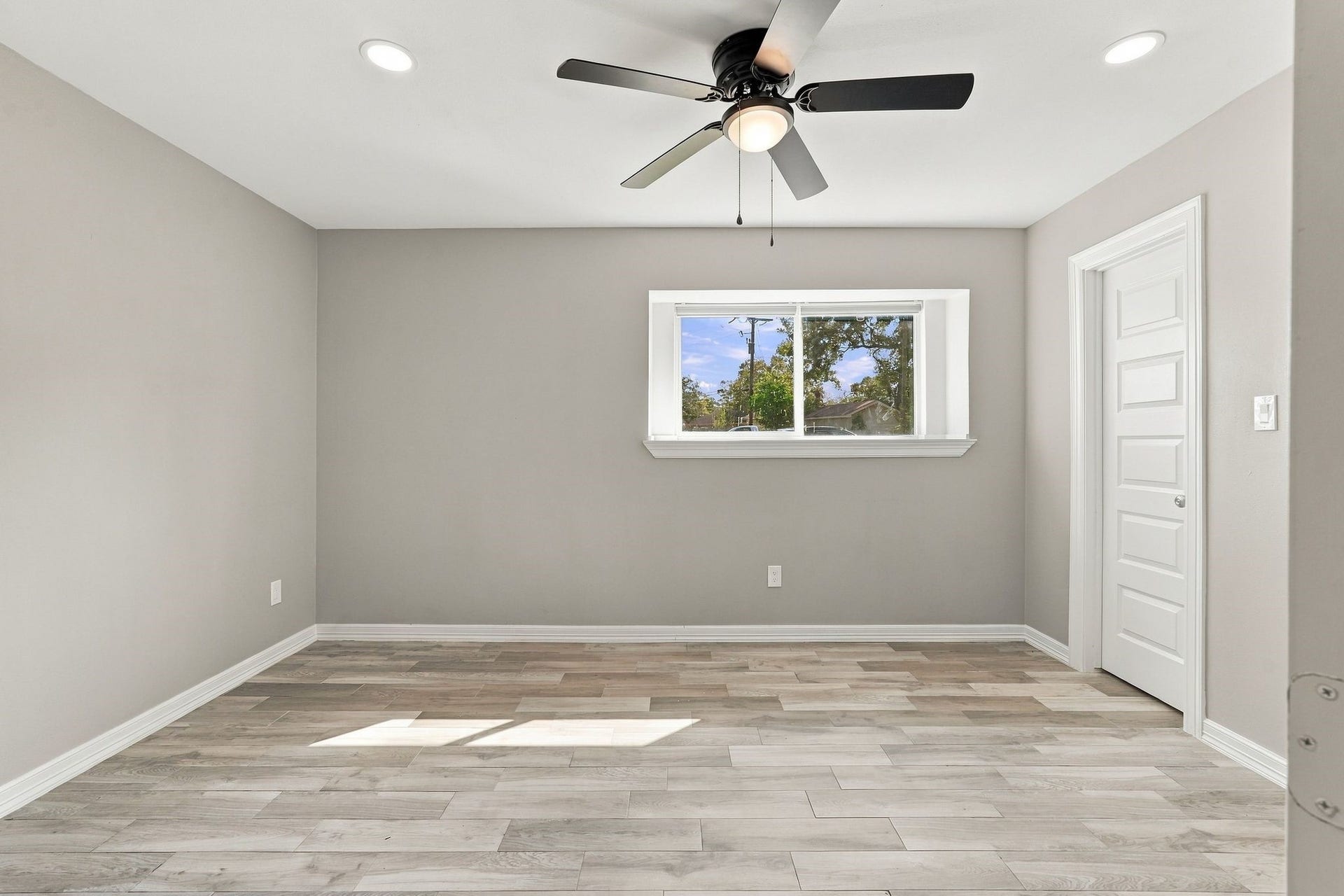 1704 S 1st Street, Conroe, TX 77301