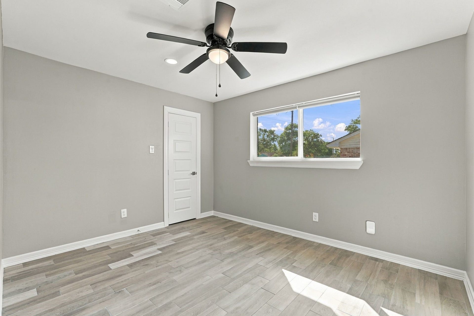 1704 S 1st Street, Conroe, TX 77301