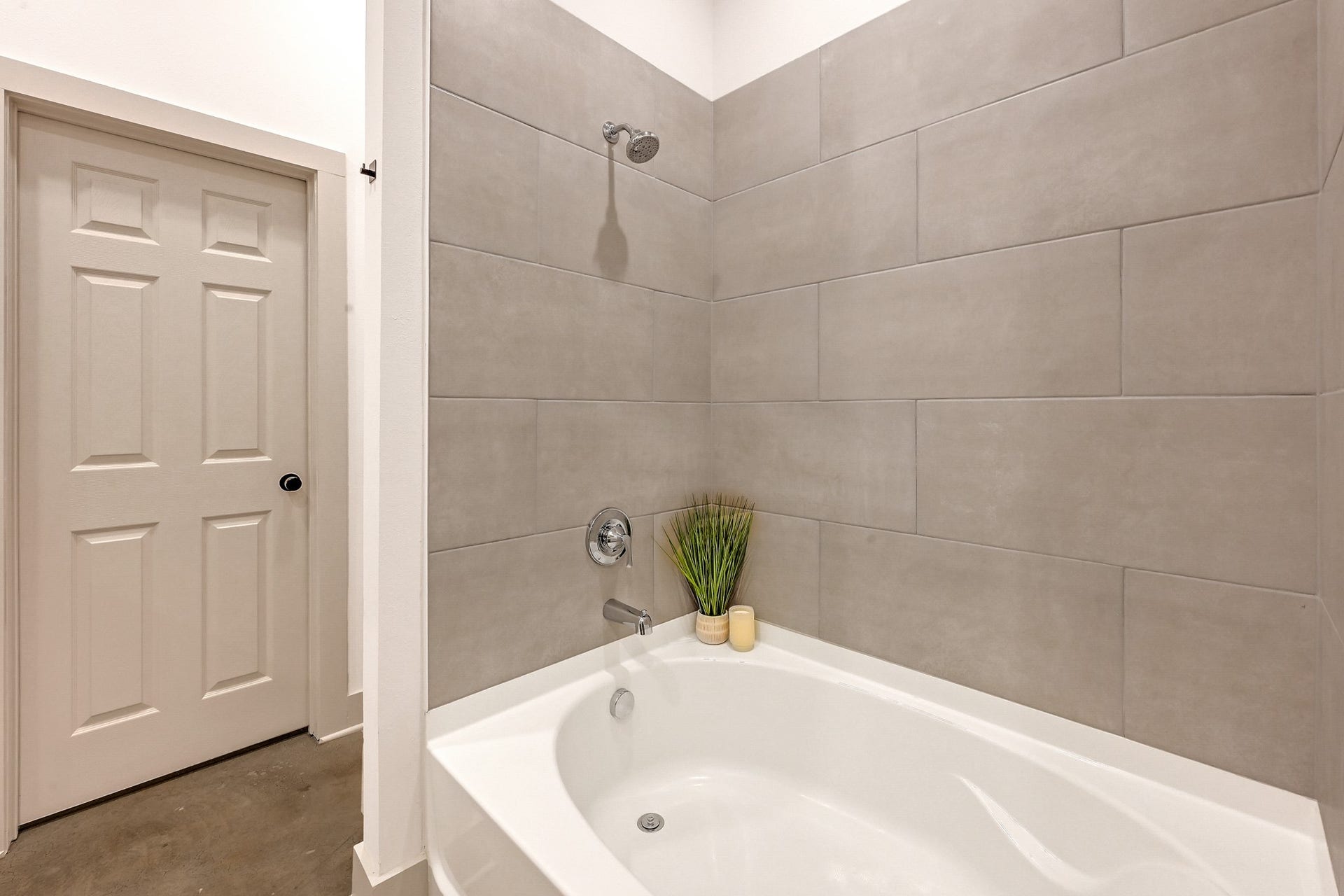 33455 Buckshot Lane, #122, Magnolia, TX 77354 Soaker tub!
Model Home.