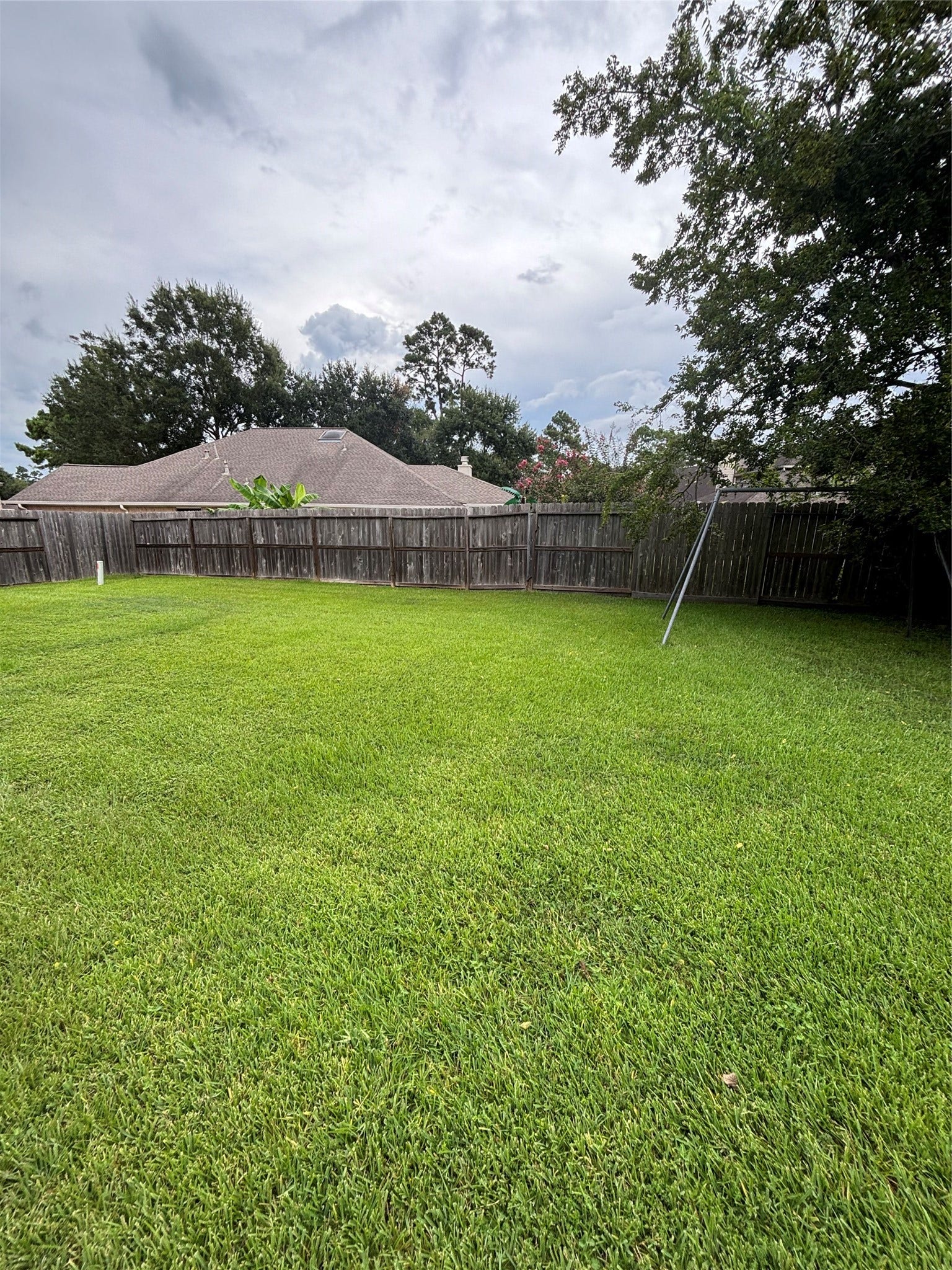 15806 Laurel Cove, Tomball, TX 77377 Perfect backyard with ample space for outdoor activities such as badminton, volleyball, and croquet
