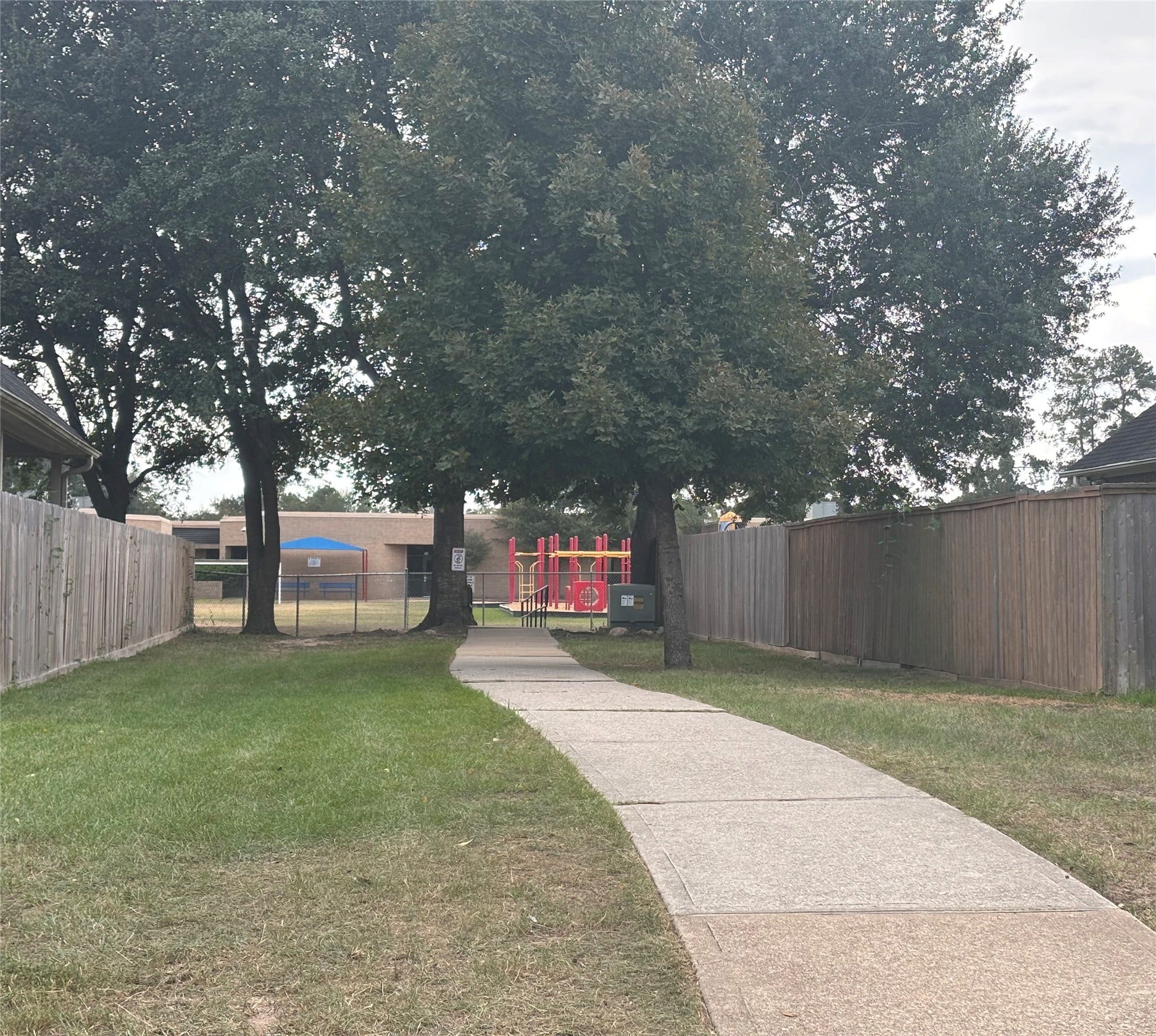 15806 Laurel Cove, Tomball, TX 77377 Conveniently located just a half-block walk to A-Rated Lakewood Elementary!