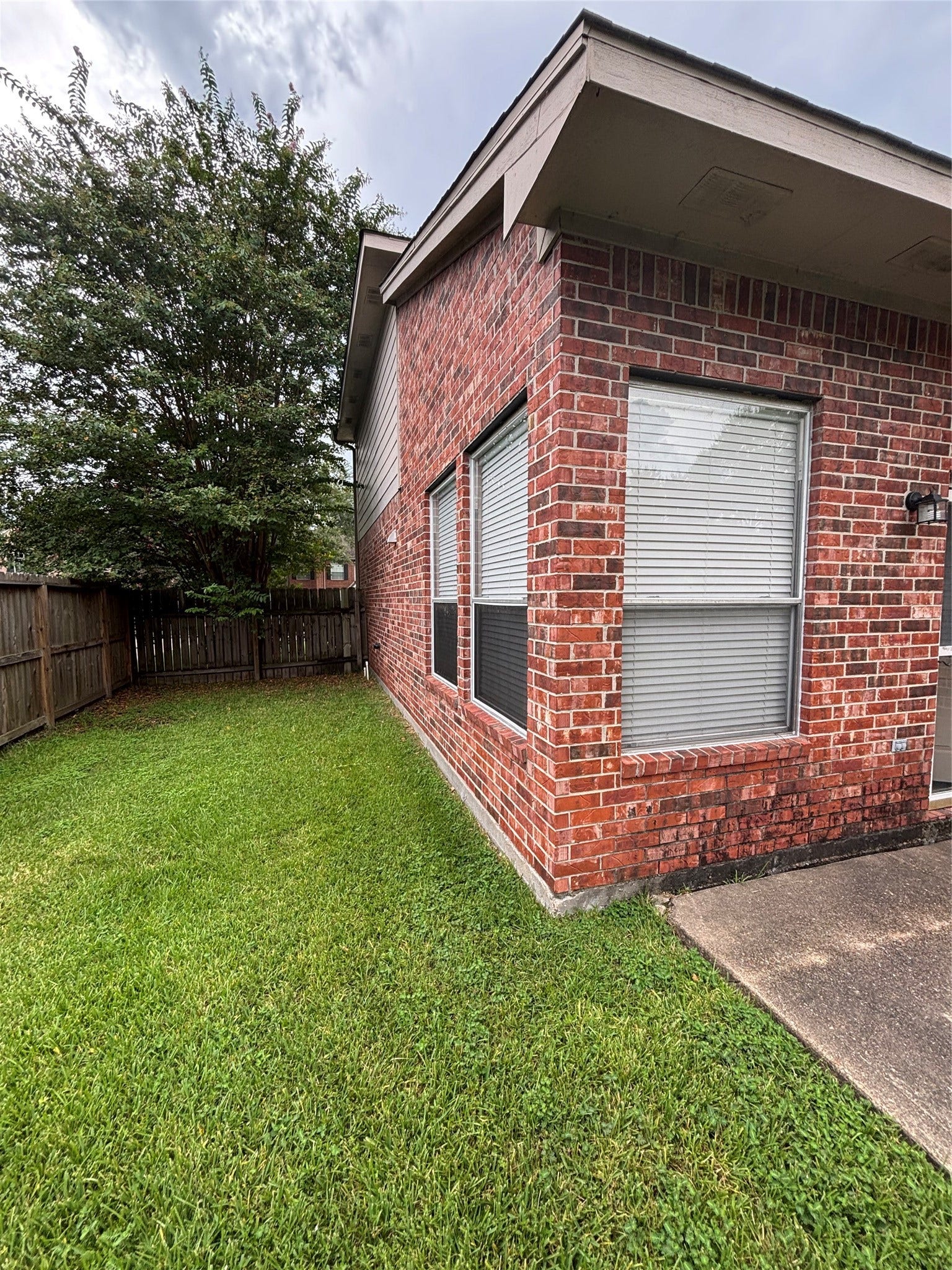 15806 Laurel Cove, Tomball, TX 77377 Private side yard featuring mature landscaping and easy access from the home
