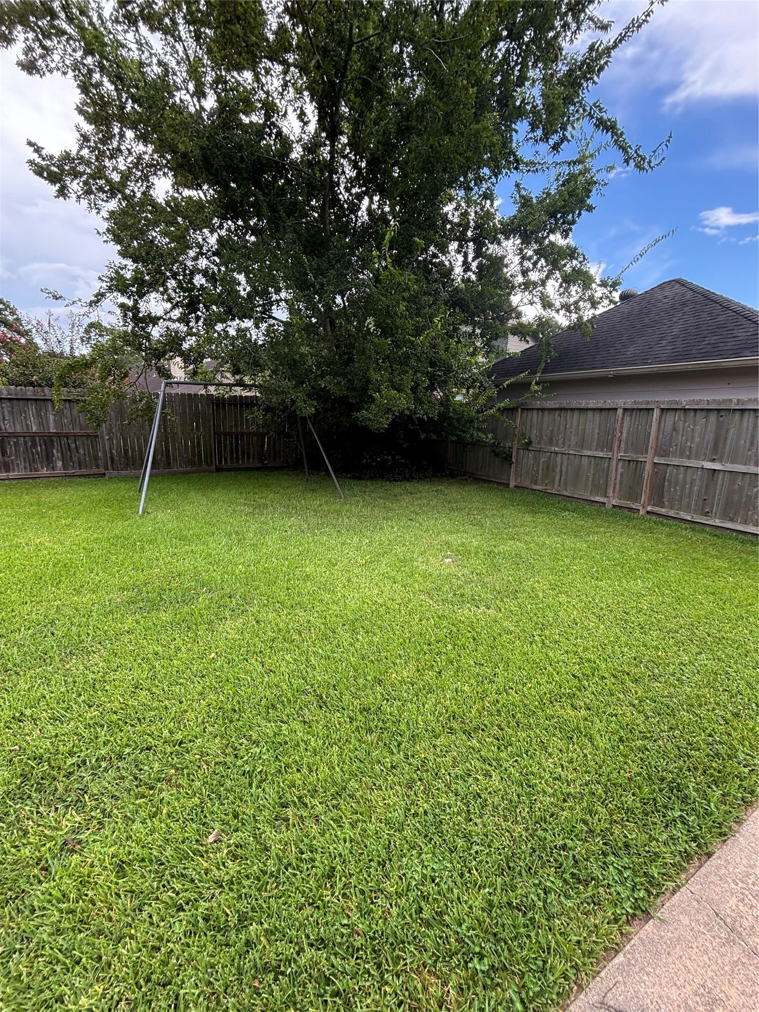 15806 Laurel Cove, Tomball, TX 77377 Spacious backyard perfect for children and outdoor play