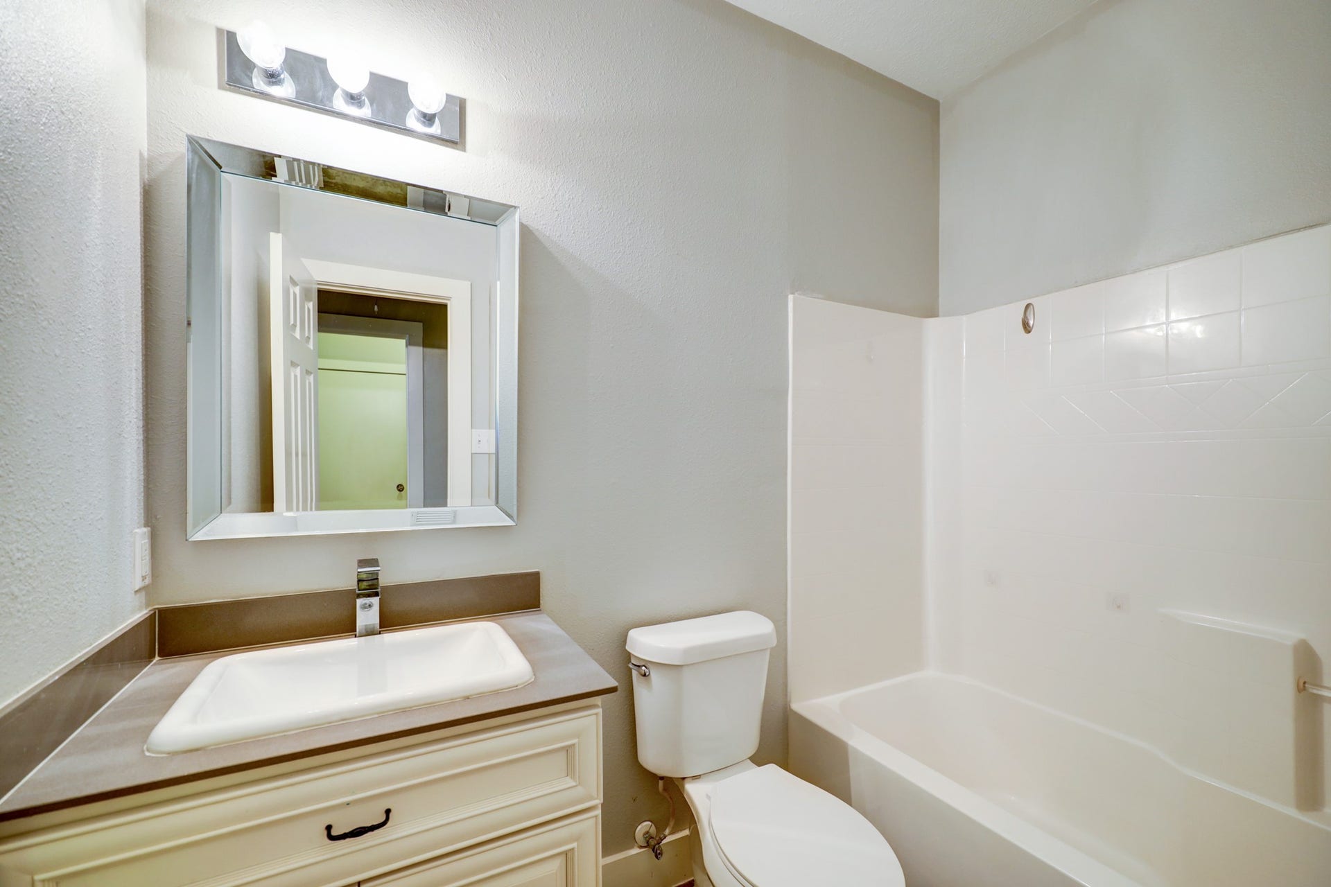 21902 Willow Shade Lane, Tomball, TX 77375