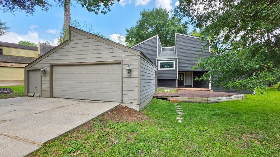 Property photo for 109 Springs Edge Drive, Conroe, TX